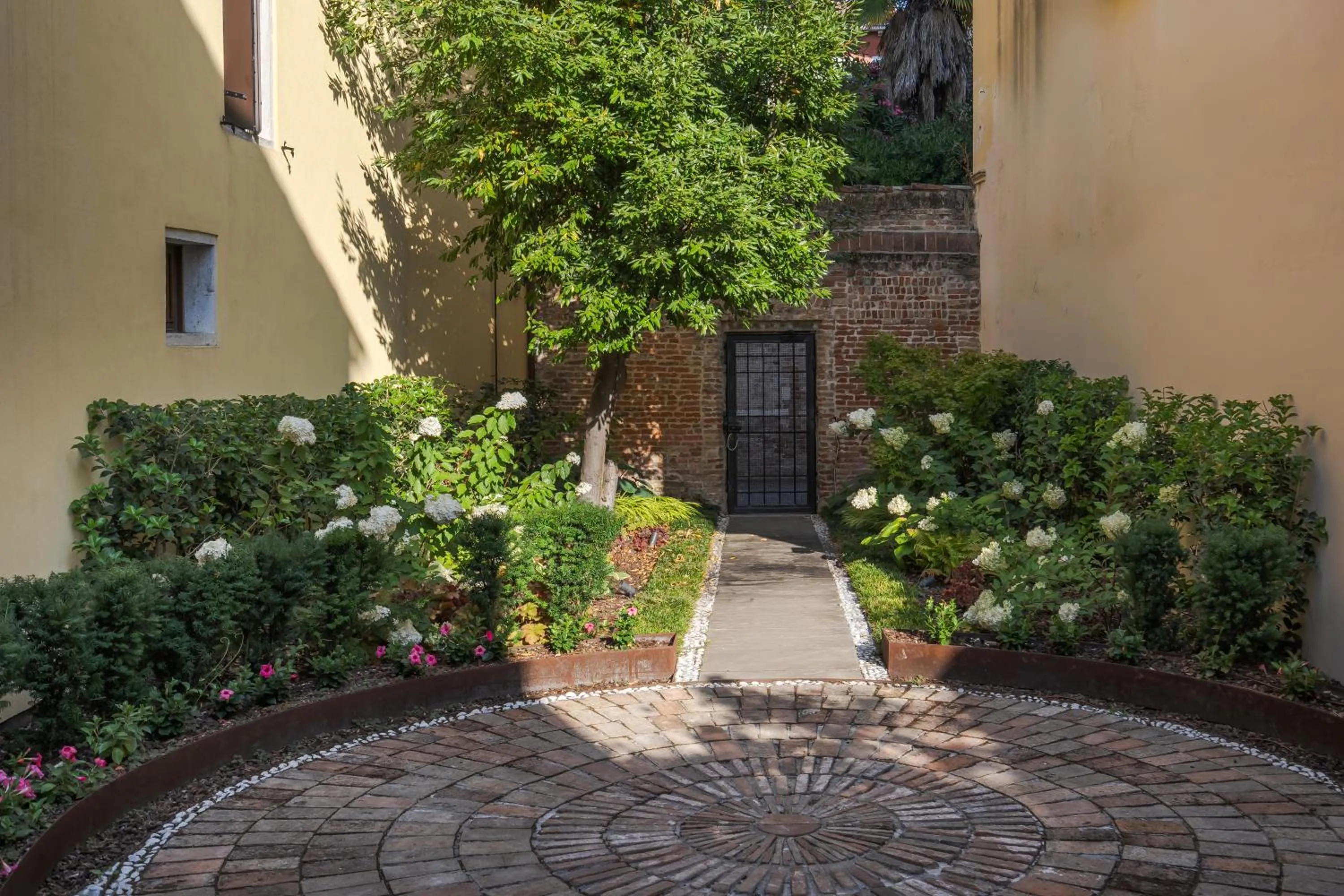 Facade/entrance in San Vio Palace Luxury Apartments
