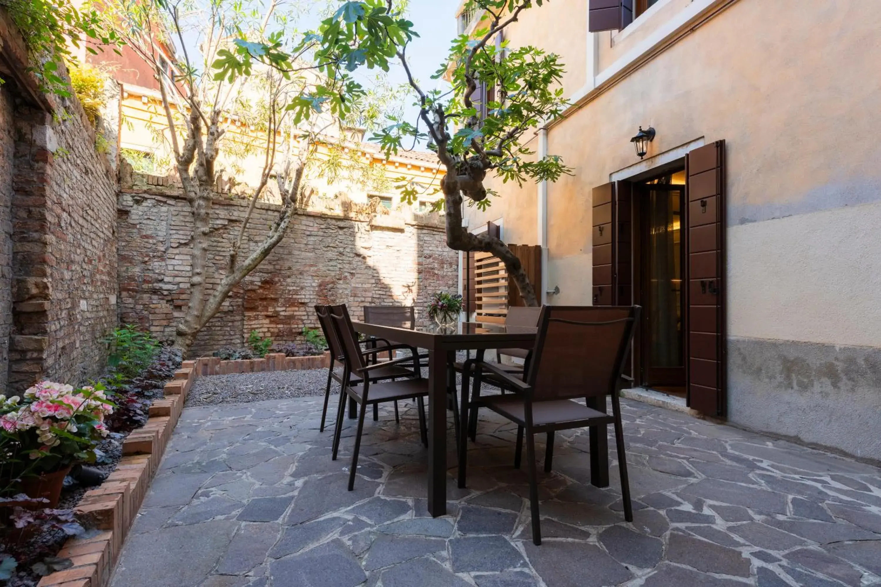 Luxury Split Level apartment with Courtyard in San Vio Palace Luxury Apartments Luxury Split Level apartment with Courtyard in San Vio Palace Luxury Apartments
