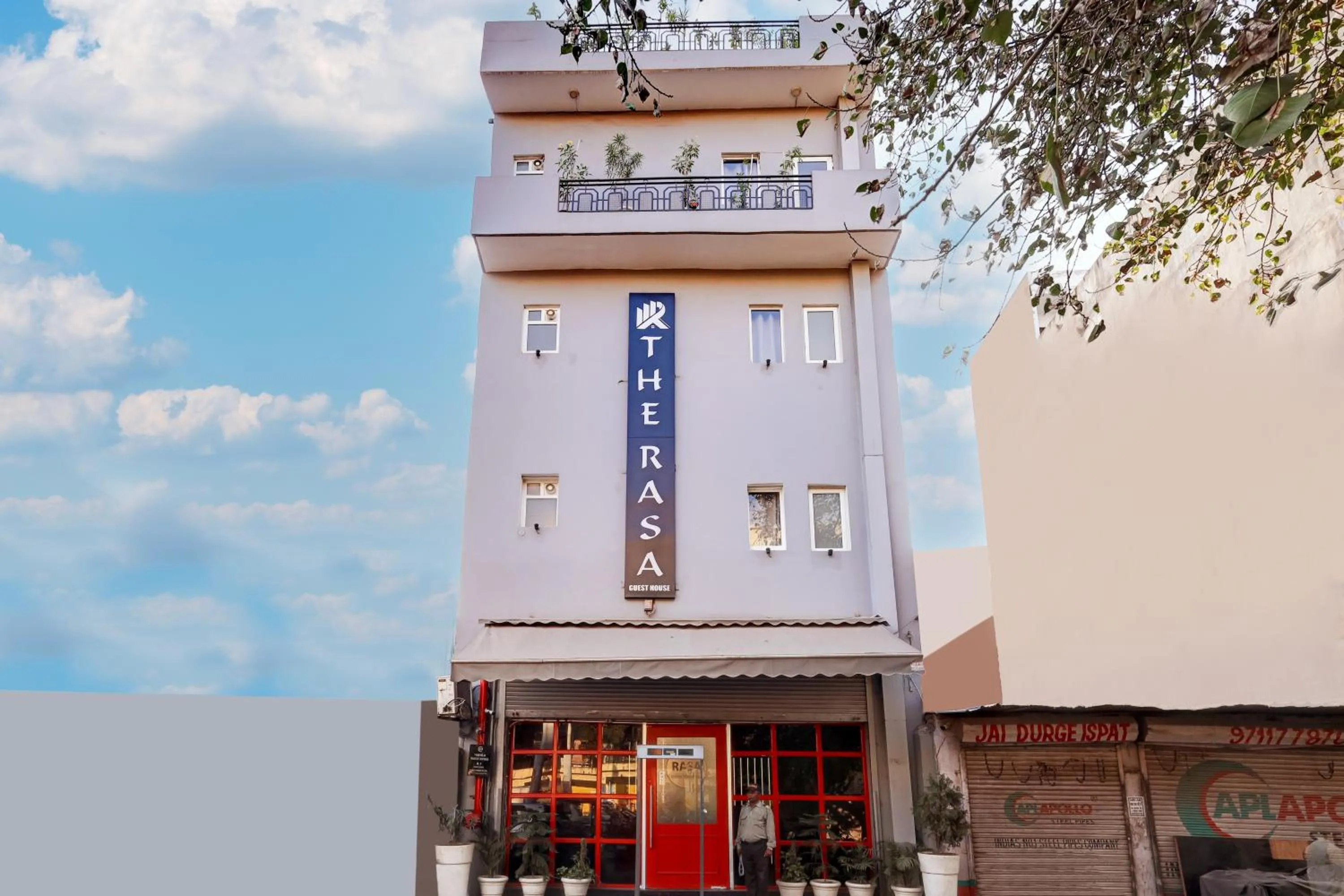 Property building in Hotel The Rasa Near Welcome Metro Station