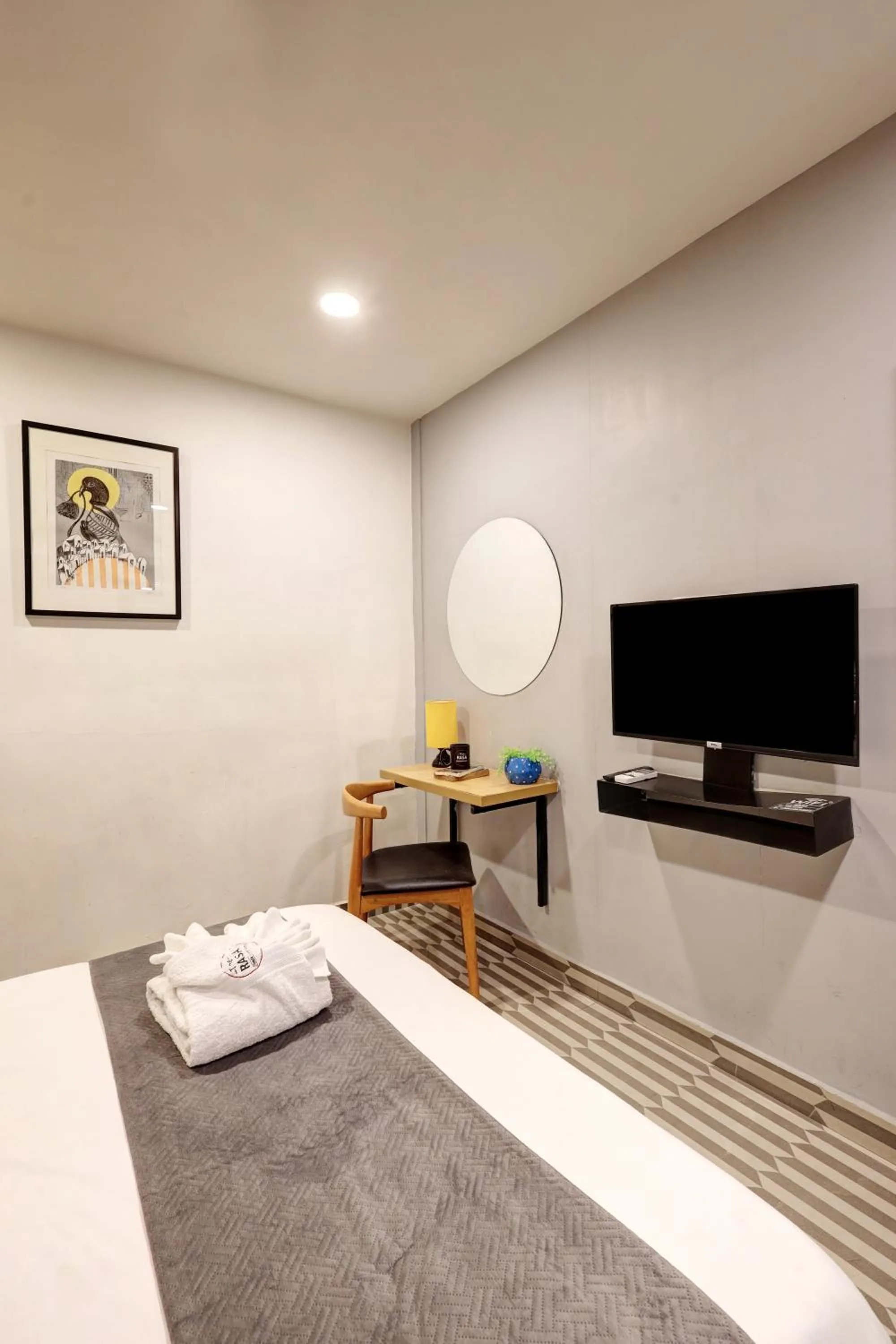 Bed in Hotel The Rasa Near Welcome Metro Station