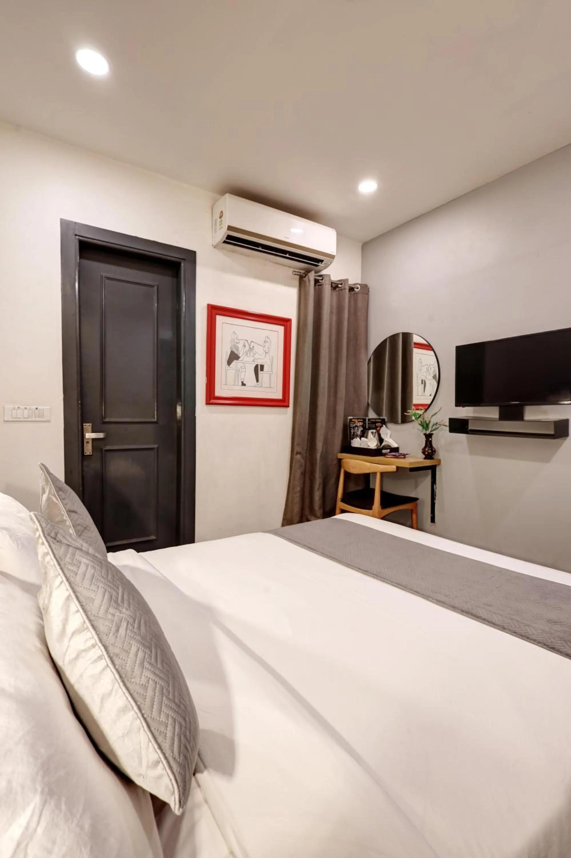 Bed in Hotel The Rasa Near Welcome Metro Station