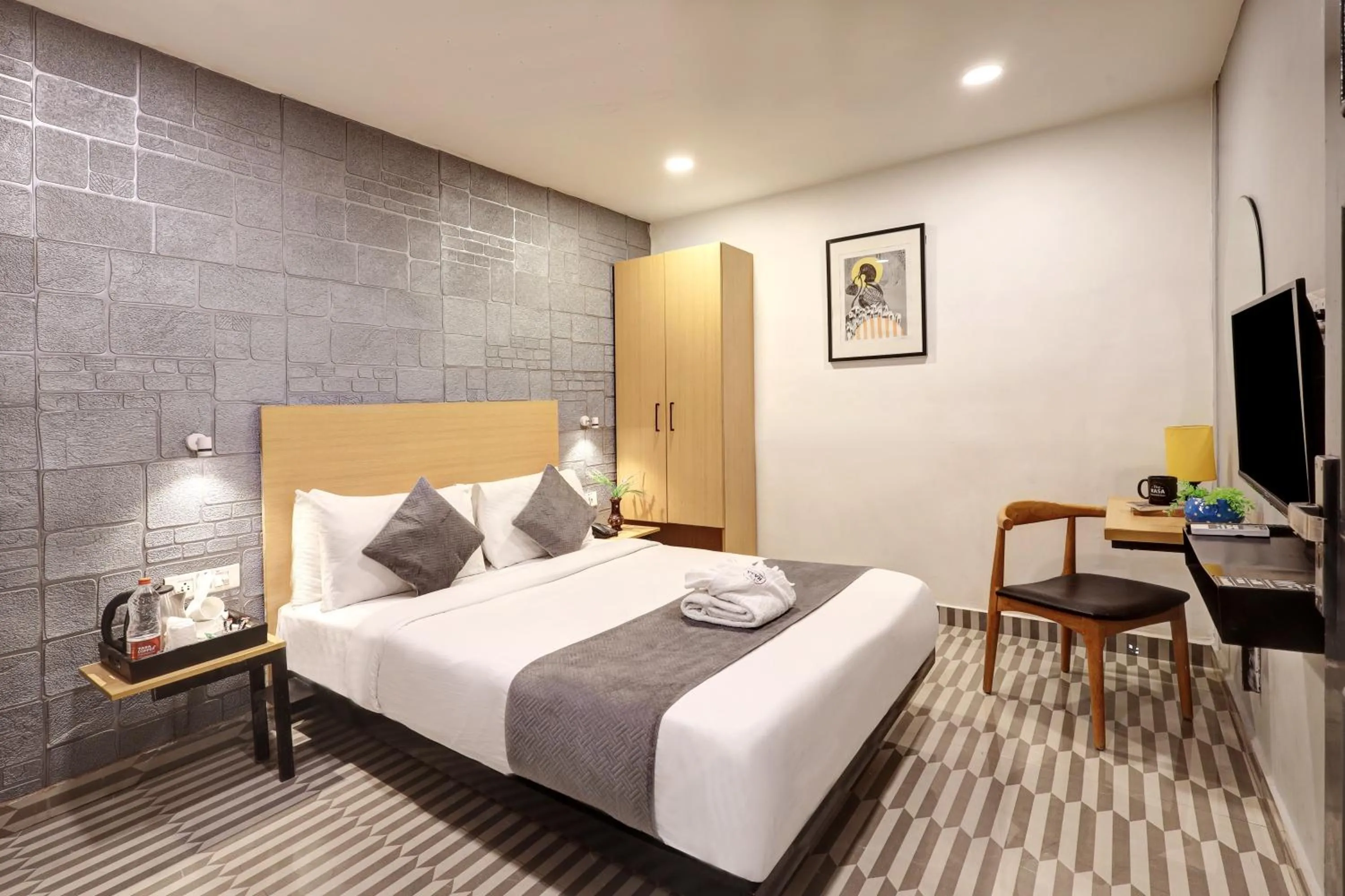 Bed in Hotel The Rasa Near Welcome Metro Station