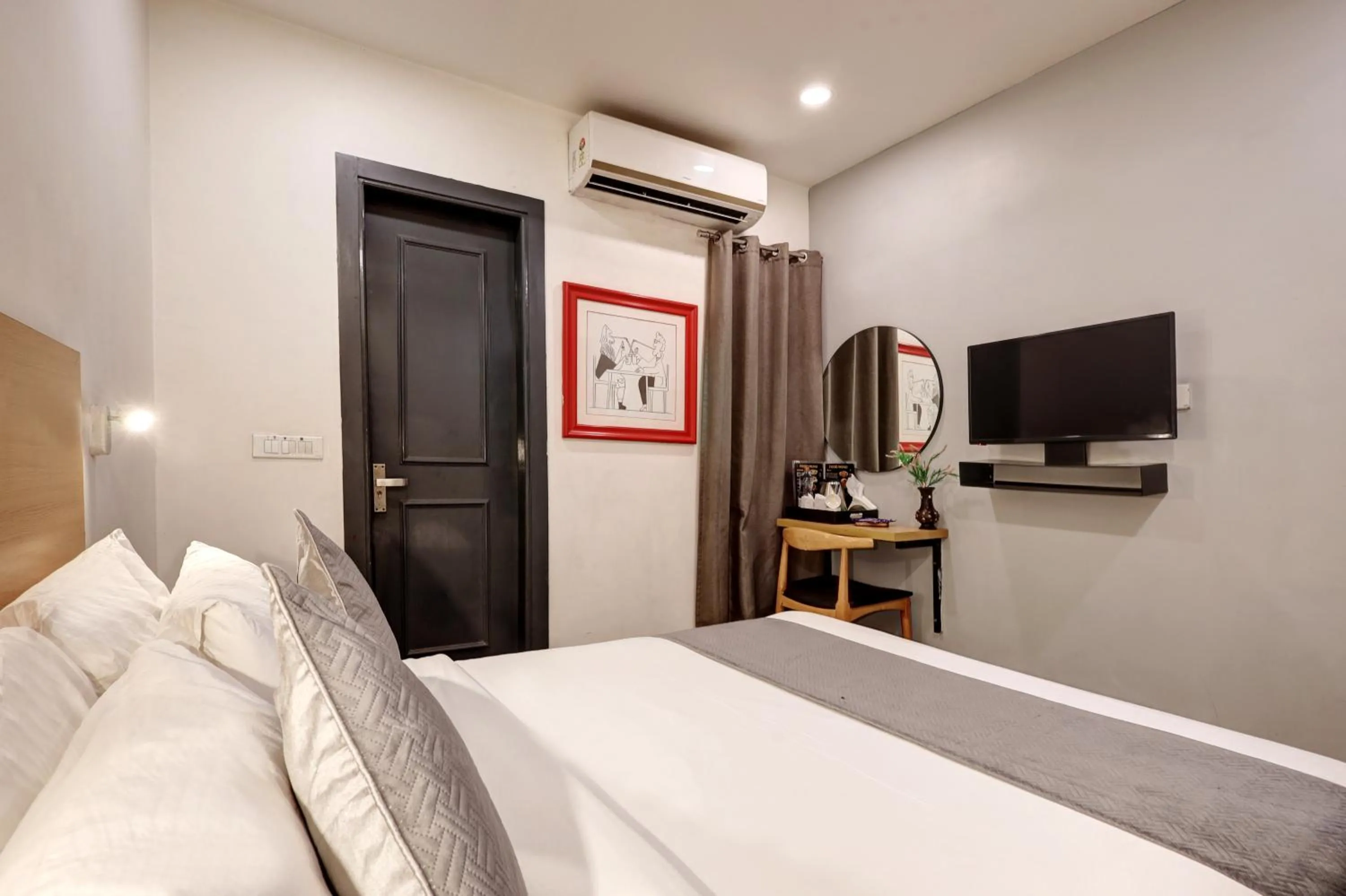 Bed in Hotel The Rasa Near Welcome Metro Station