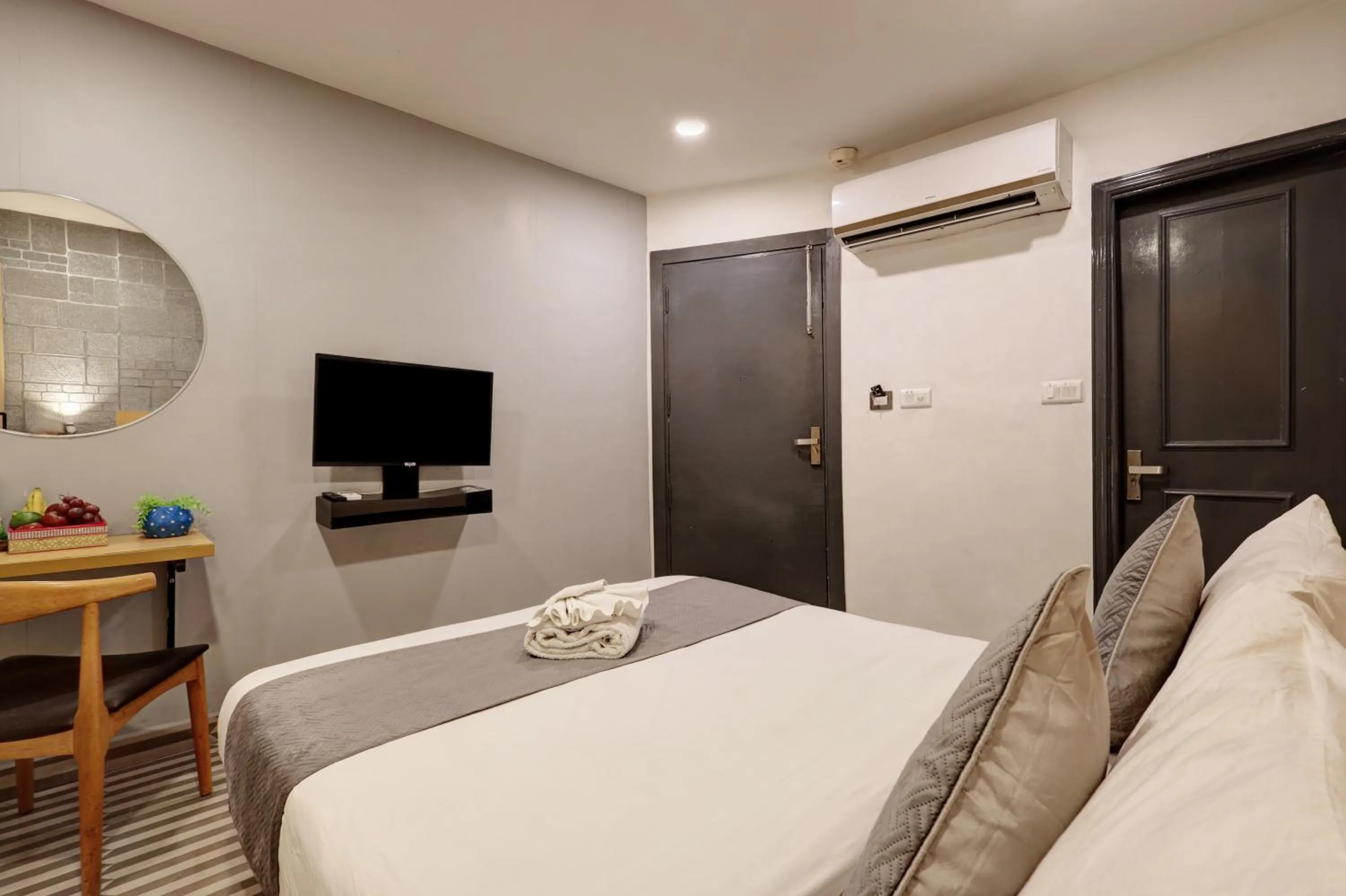 Bed in Hotel The Rasa Near Welcome Metro Station