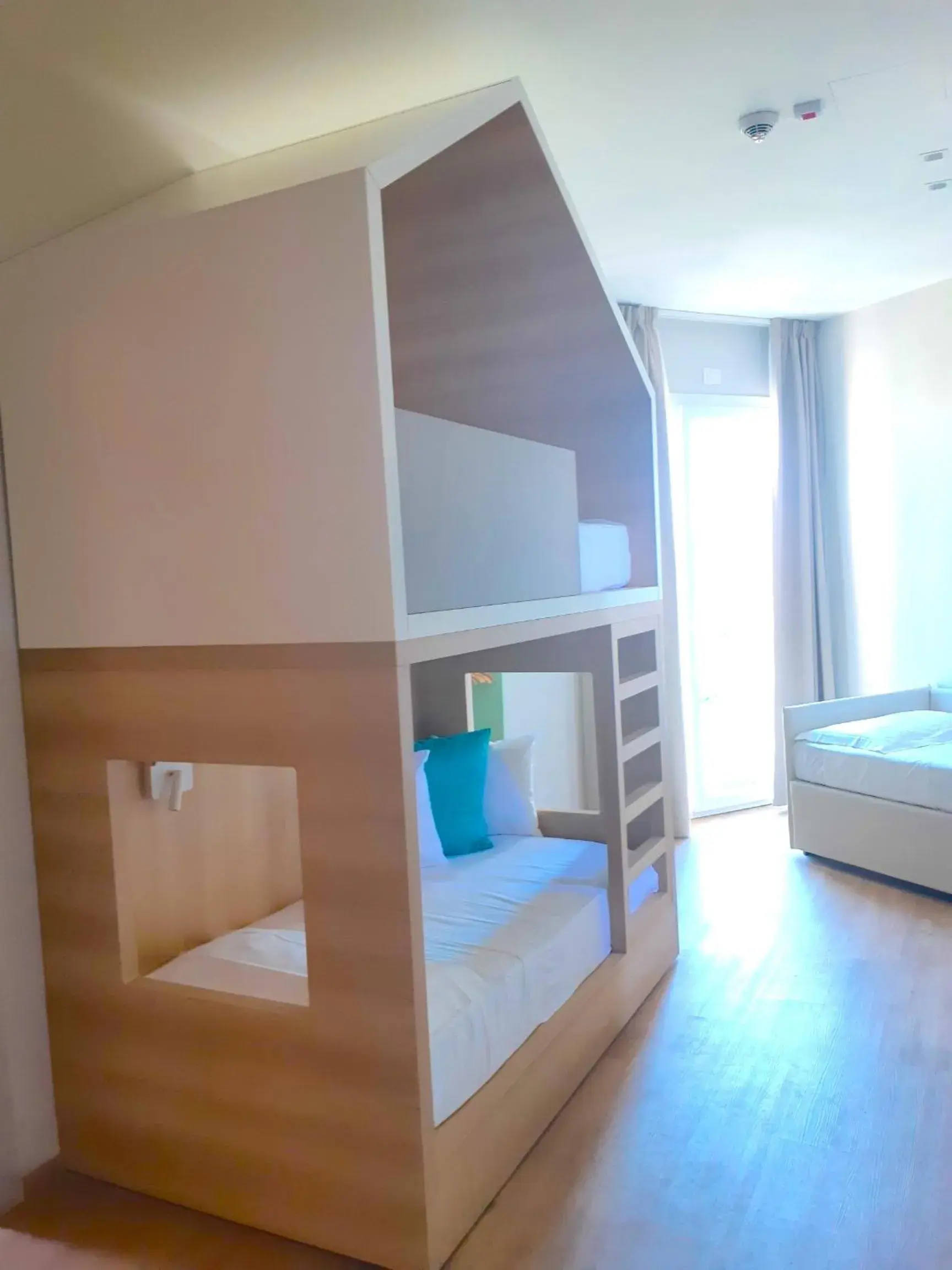 Bunk Bed in Hotel President