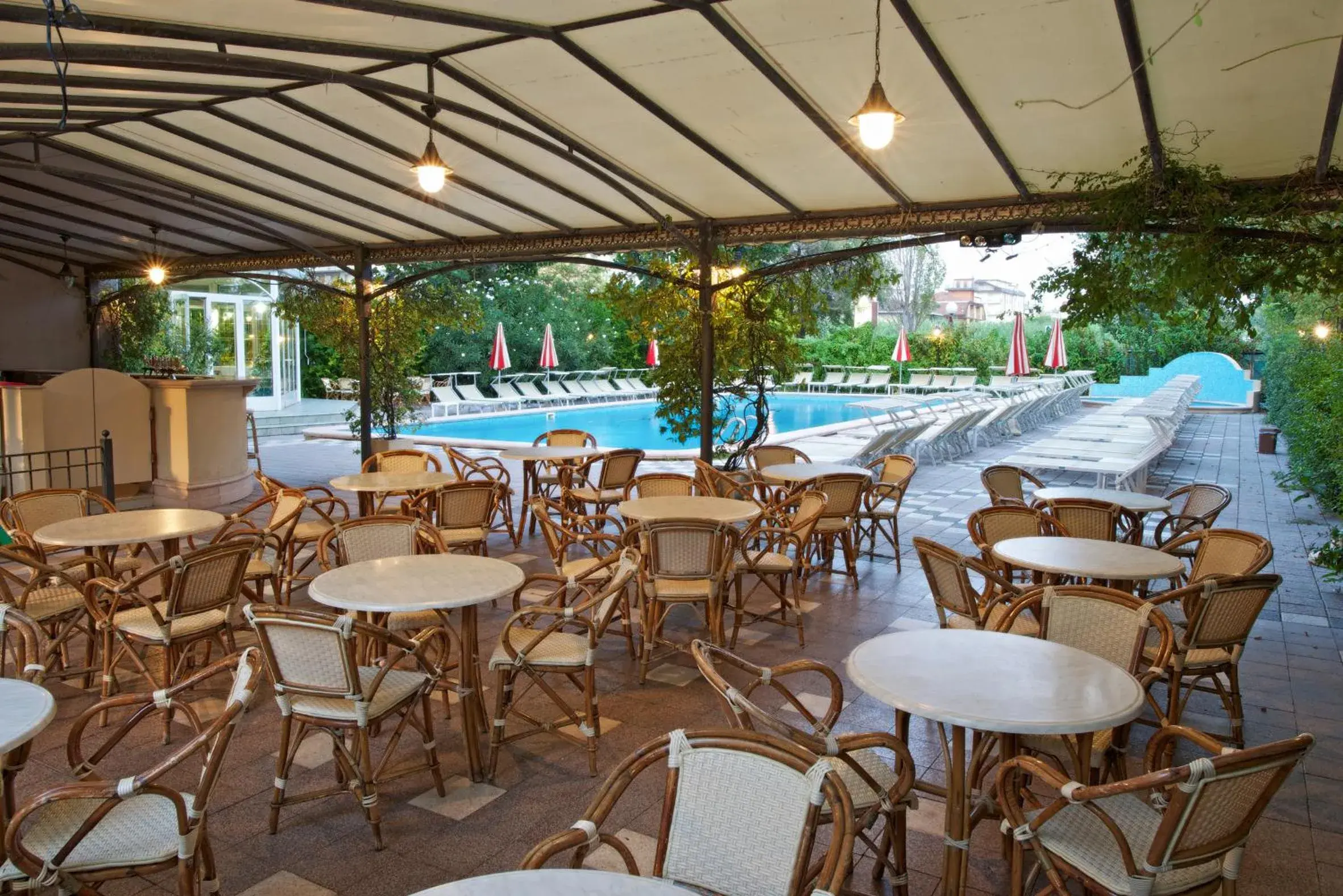 Lounge or bar, Swimming Pool in Hotel President