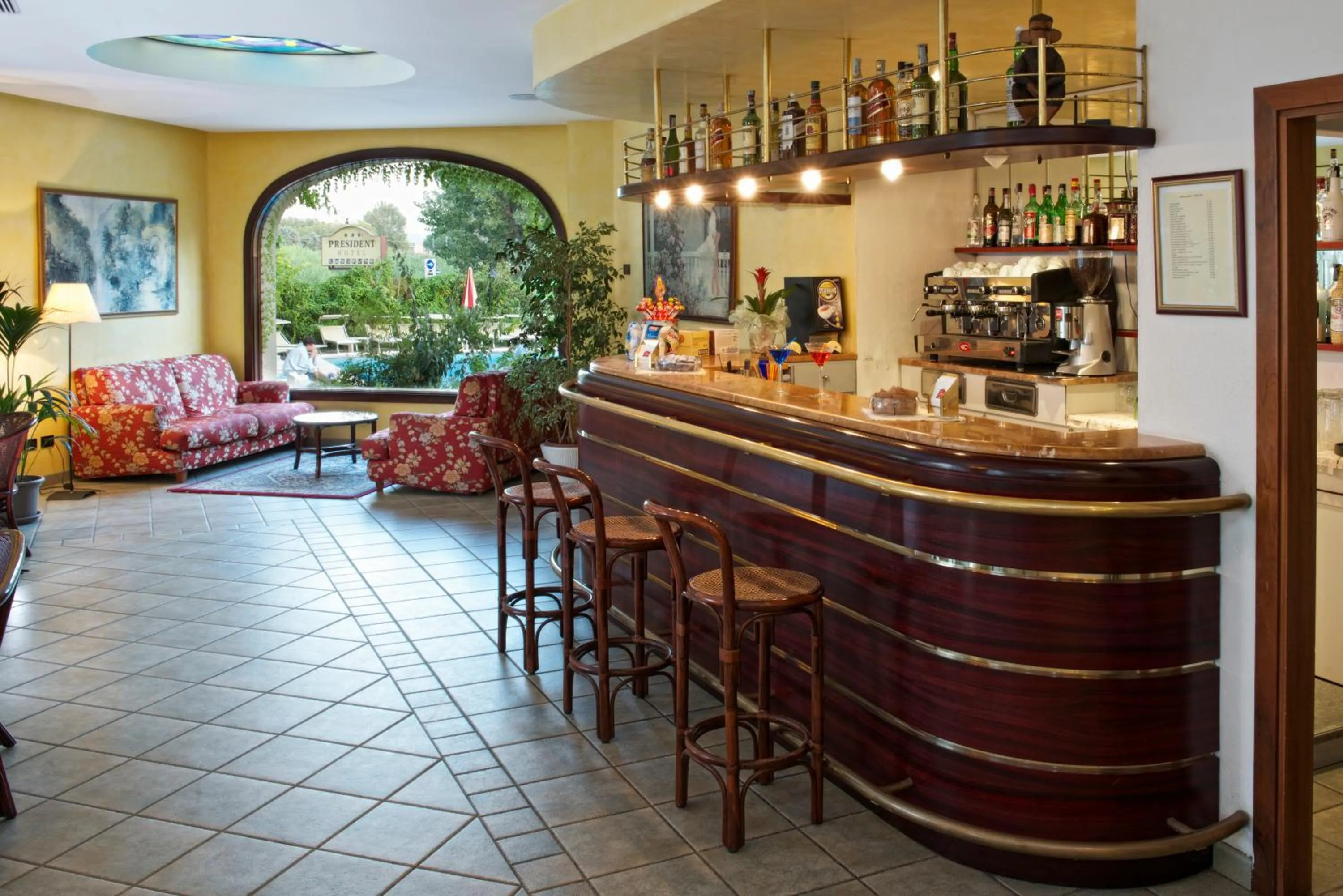 Lounge or bar in Hotel President