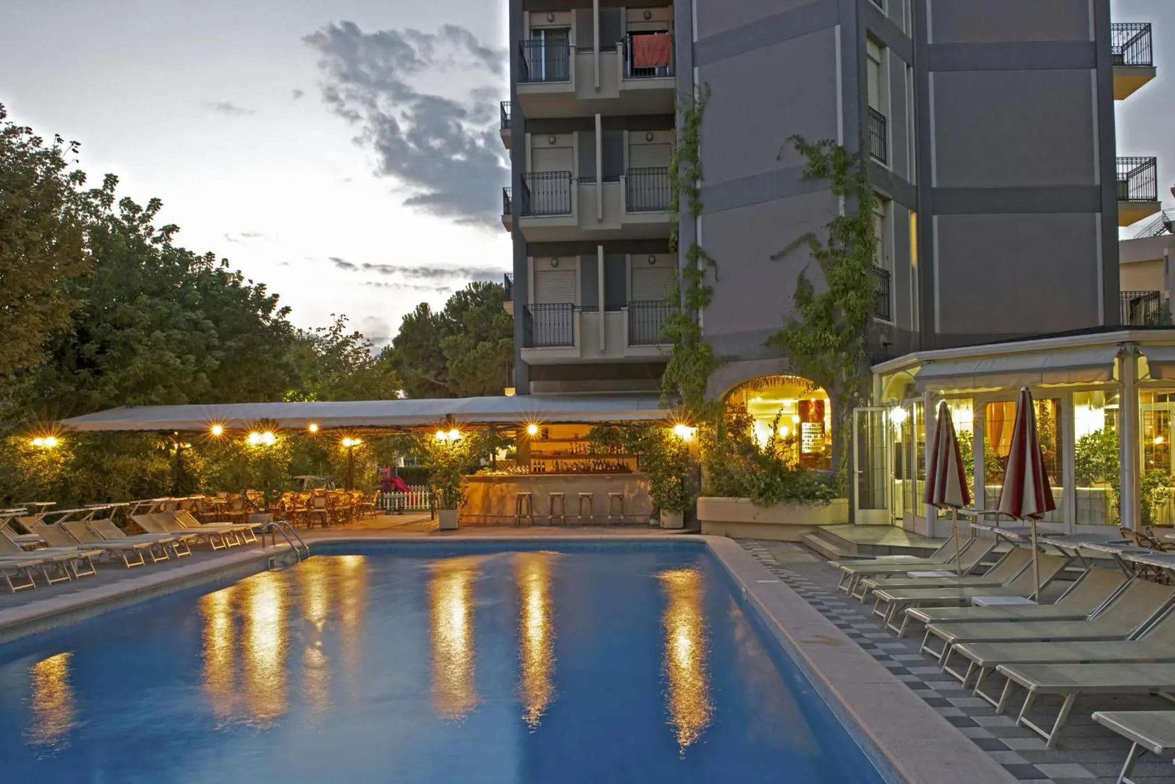 Swimming Pool in Hotel President