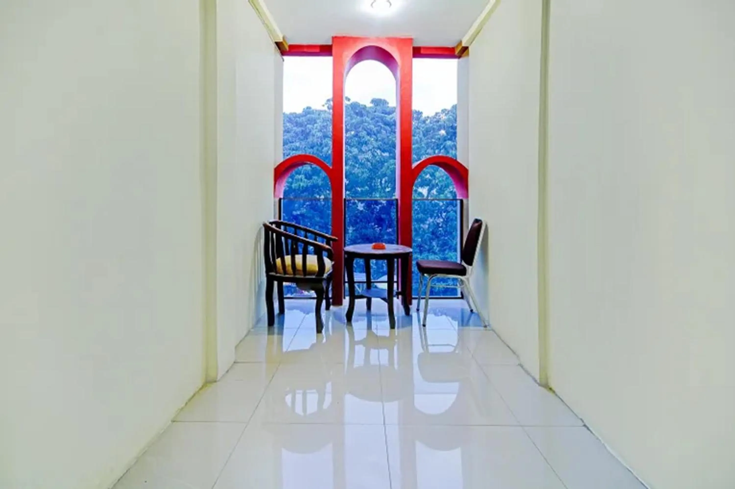 Lobby or reception in Hotel Toba Shanda By Helocus