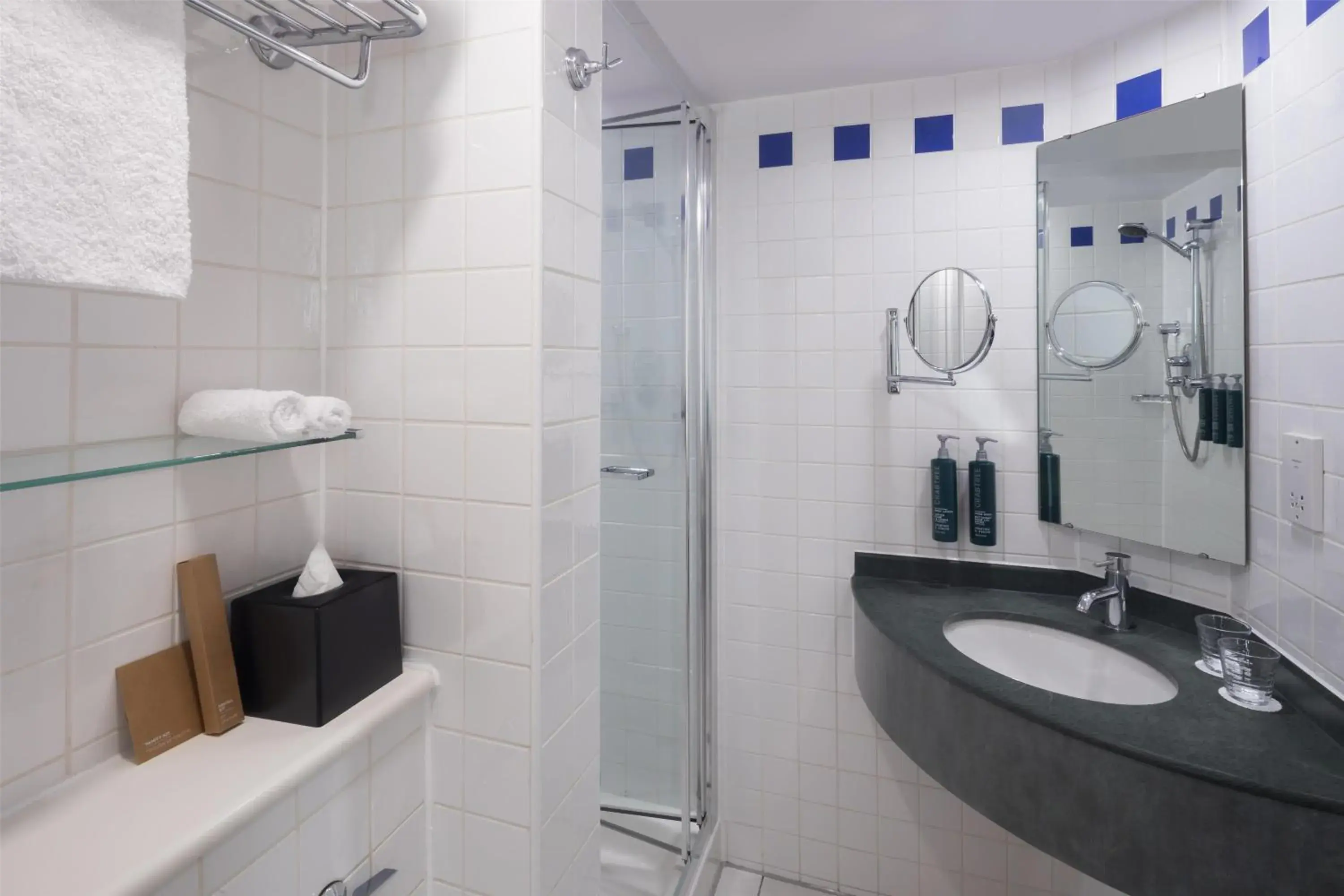 Bathroom in Hilton Garden Inn Glasgow City Centre Bathroom in Hilton Garden Inn Glasgow City Centre