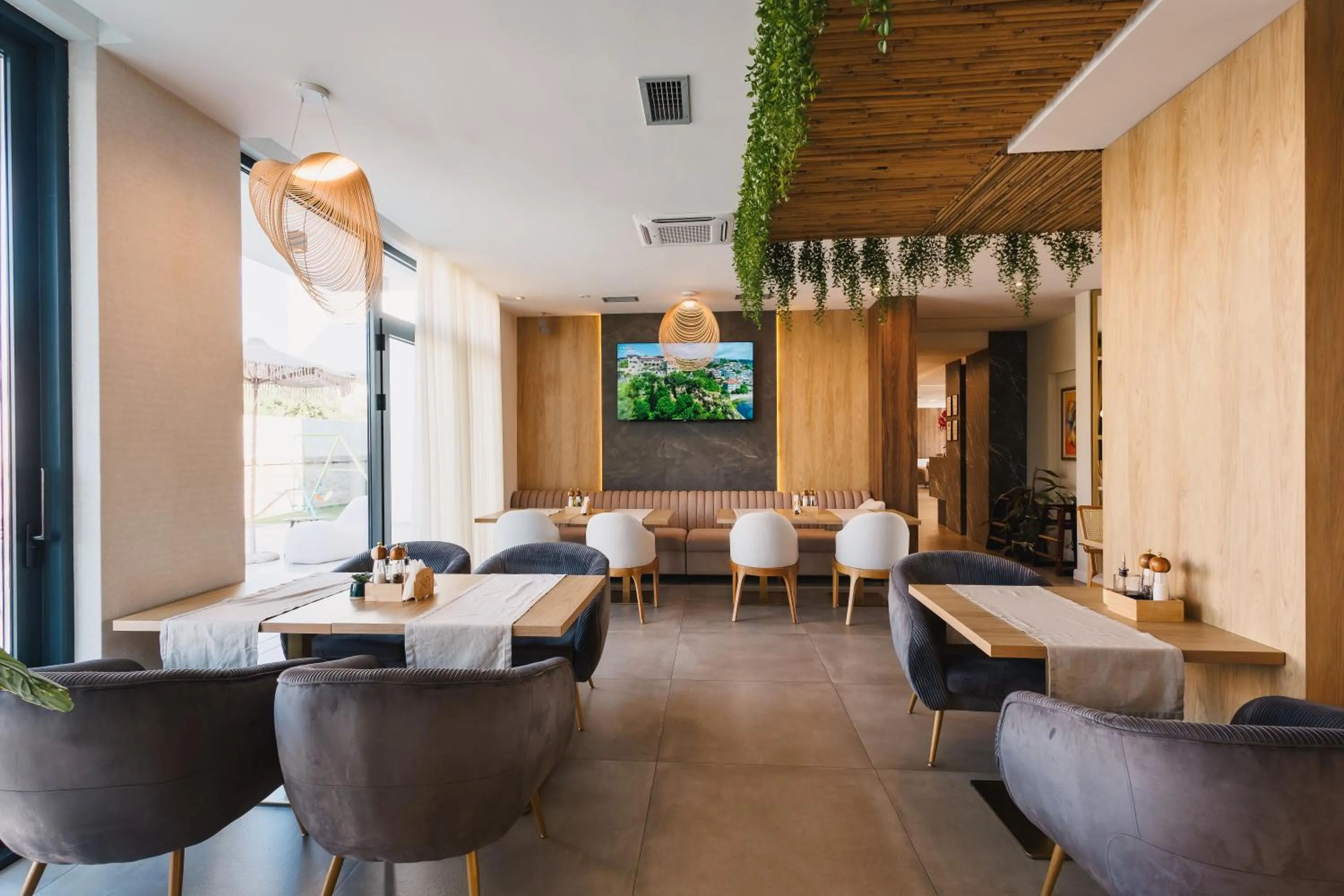 Restaurant/places to eat in Hotel Teuta