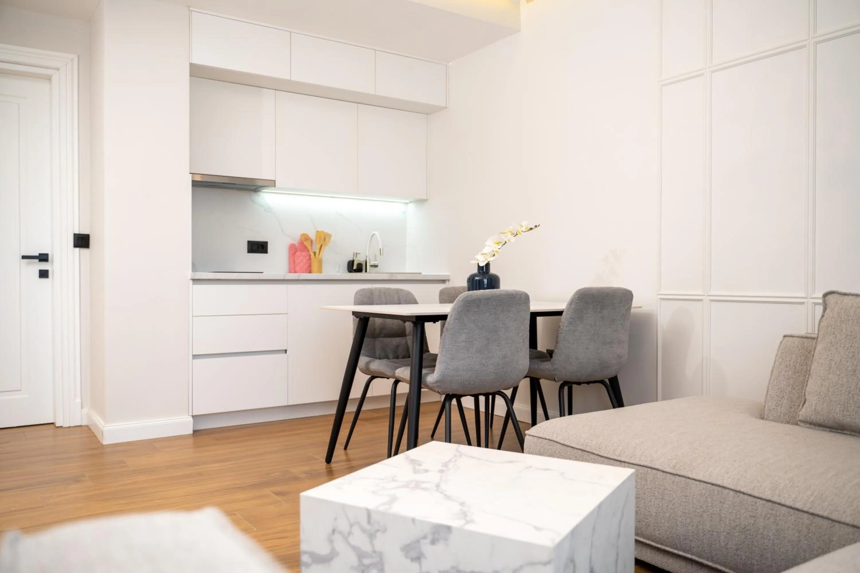 Kitchen or kitchenette in Hotel Teuta