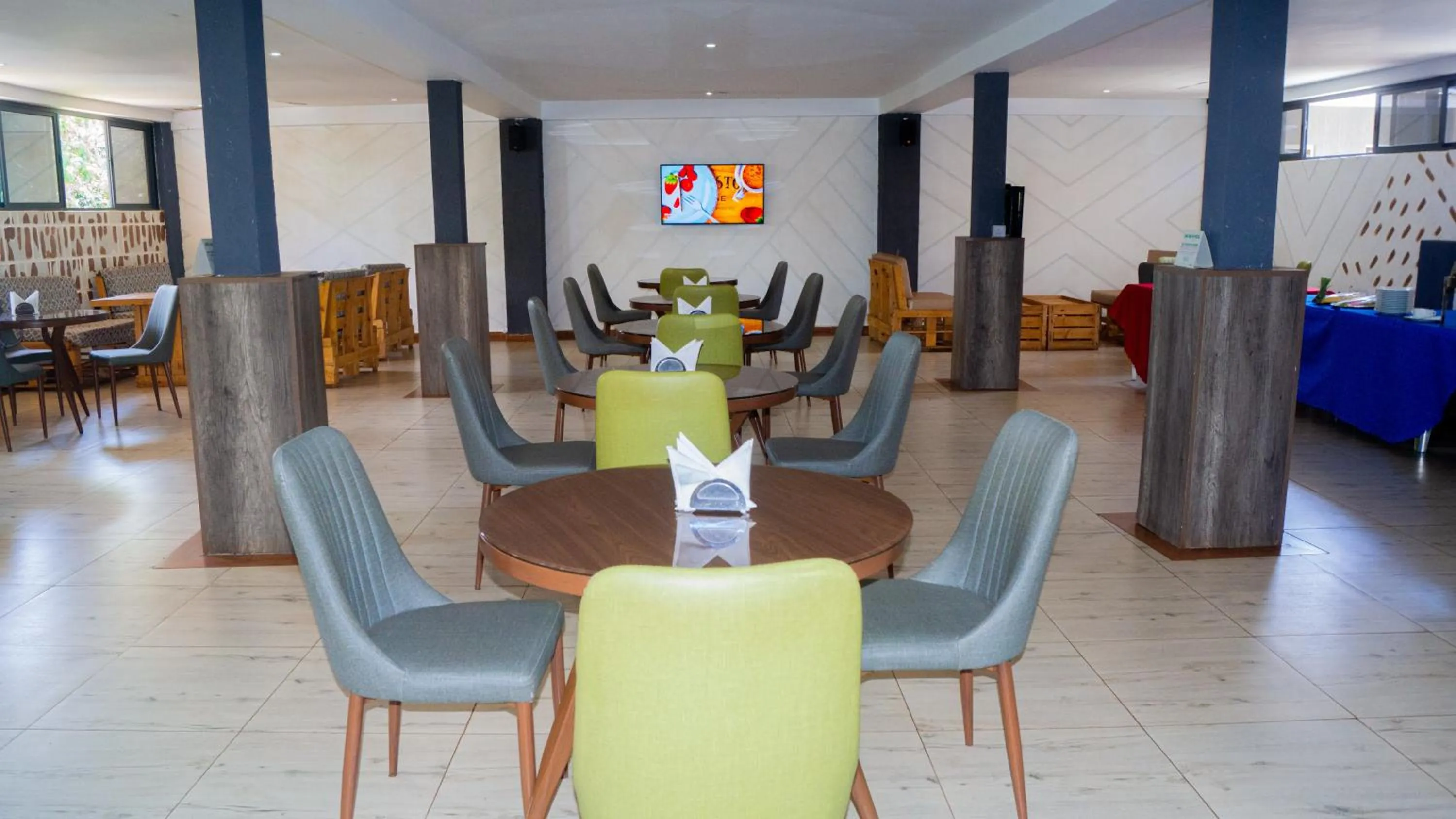 Restaurant/places to eat in The Candela Hotel