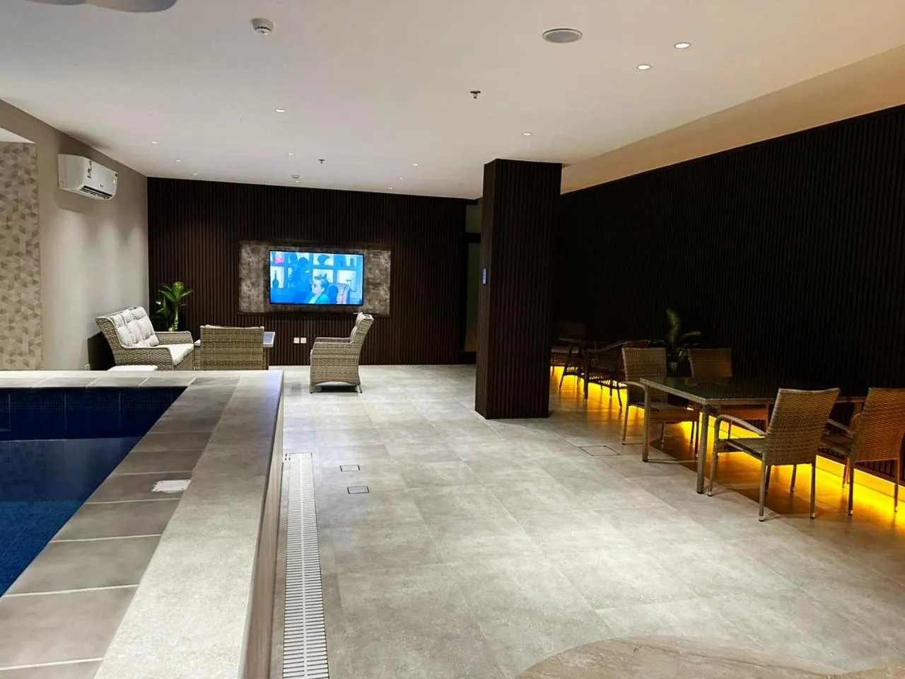 Swimming pool in Beach View Hotel