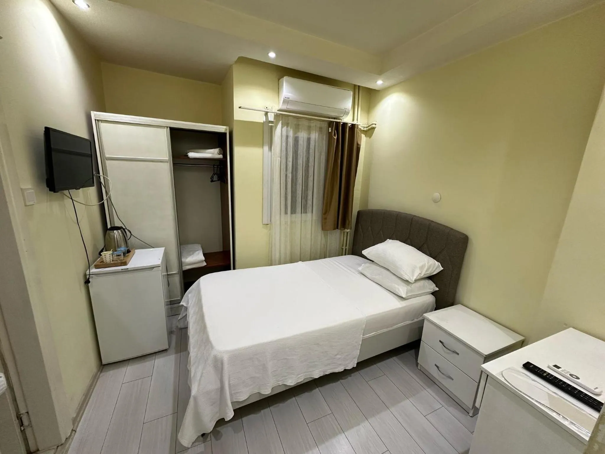 Bed in NAVAL HOTEL YALOVA