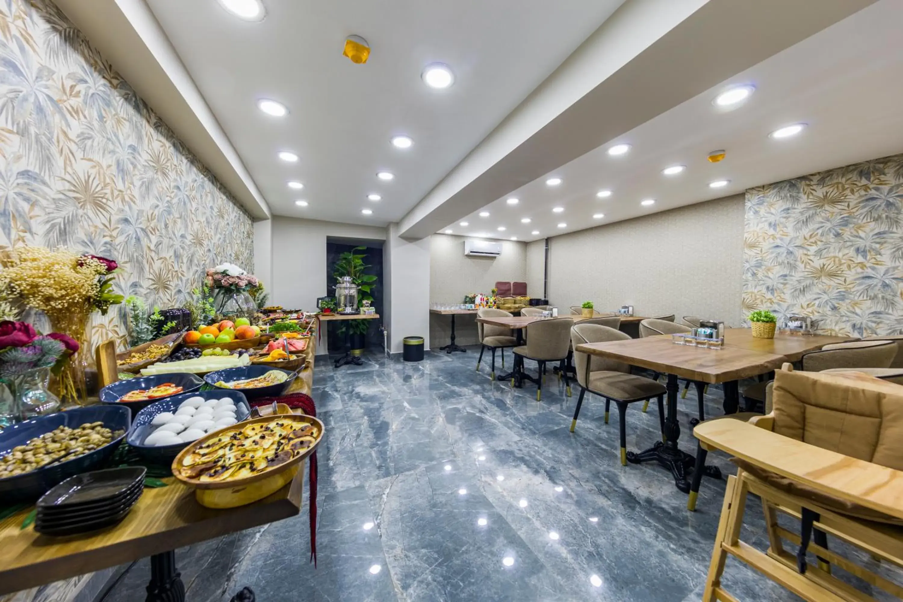 Restaurant/places to eat in Golden Bazaar hotel Restaurant/places to eat in Golden Bazaar hotel