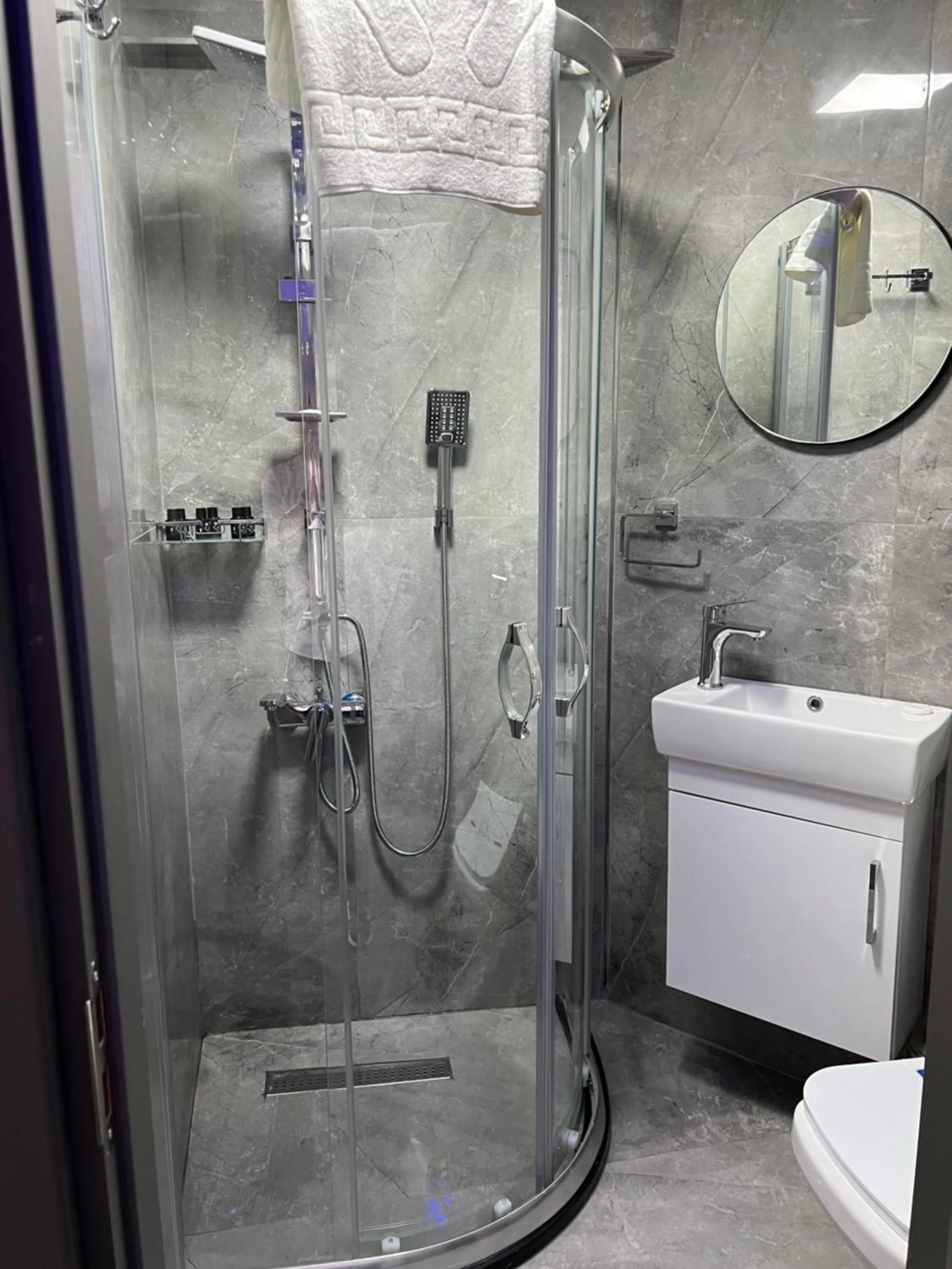 Shower in Grand Gedikpasha Hotel