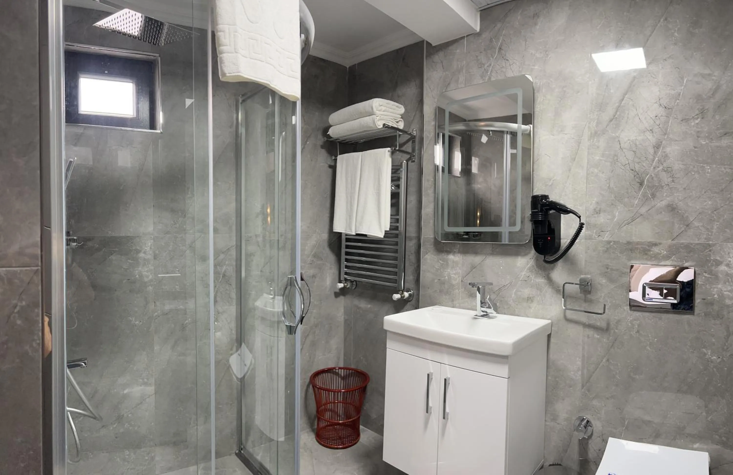 Shower in Grand Gedikpasha Hotel