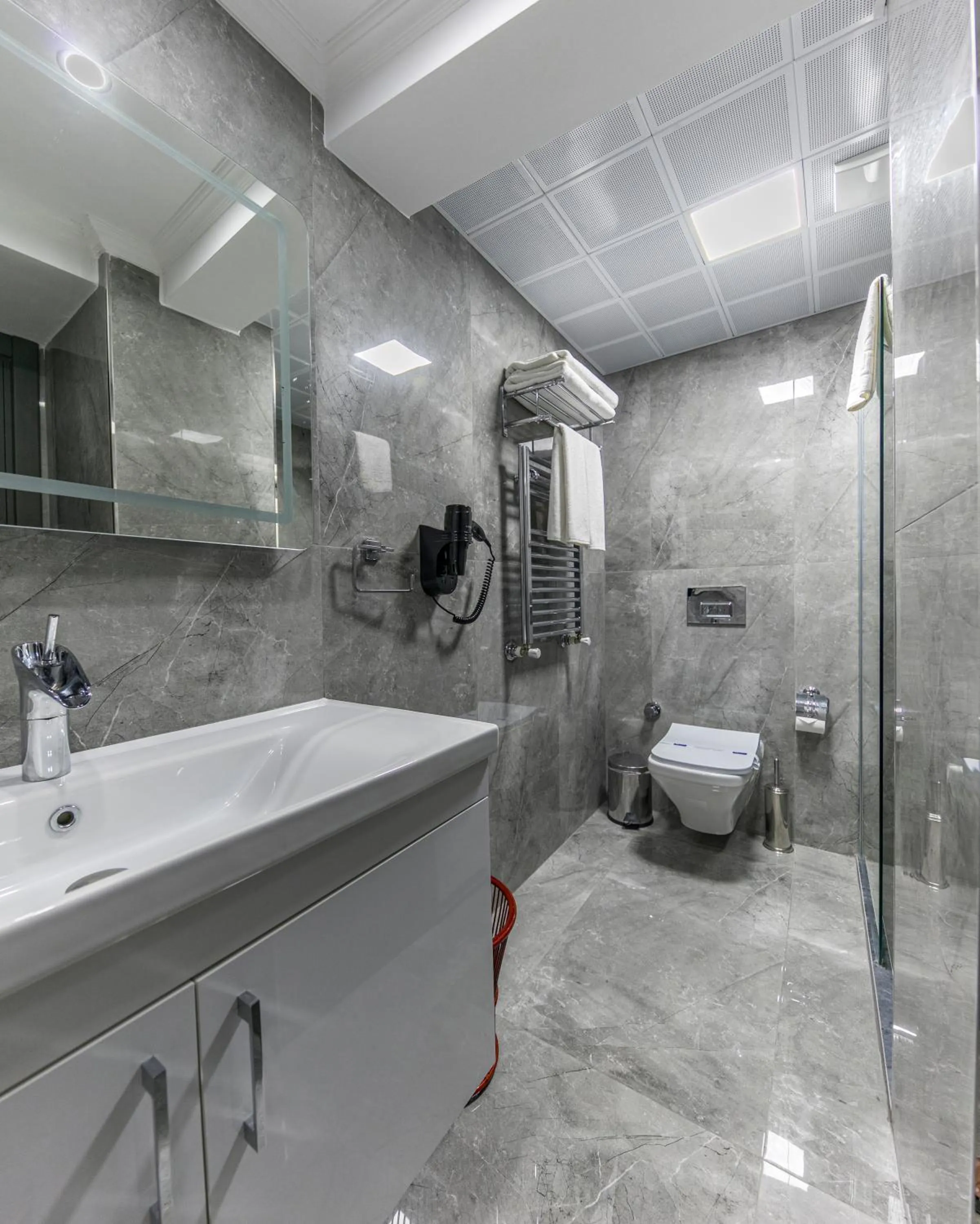 Shower in Grand Gedikpasha Hotel