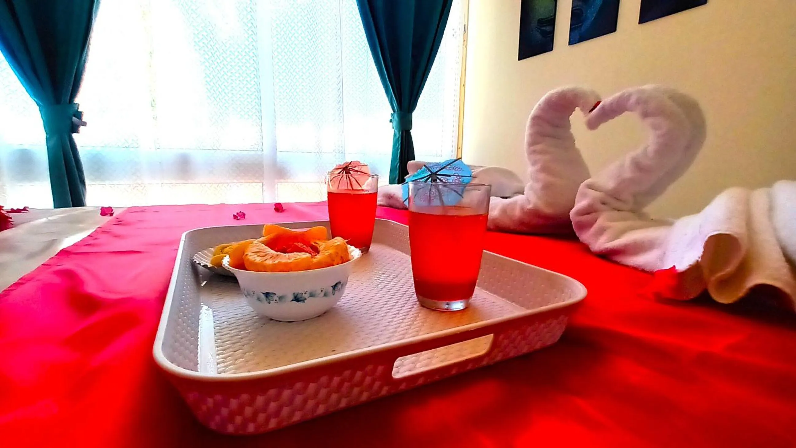 Food and drinks, Bed in Chan Beach Resort & Hotel