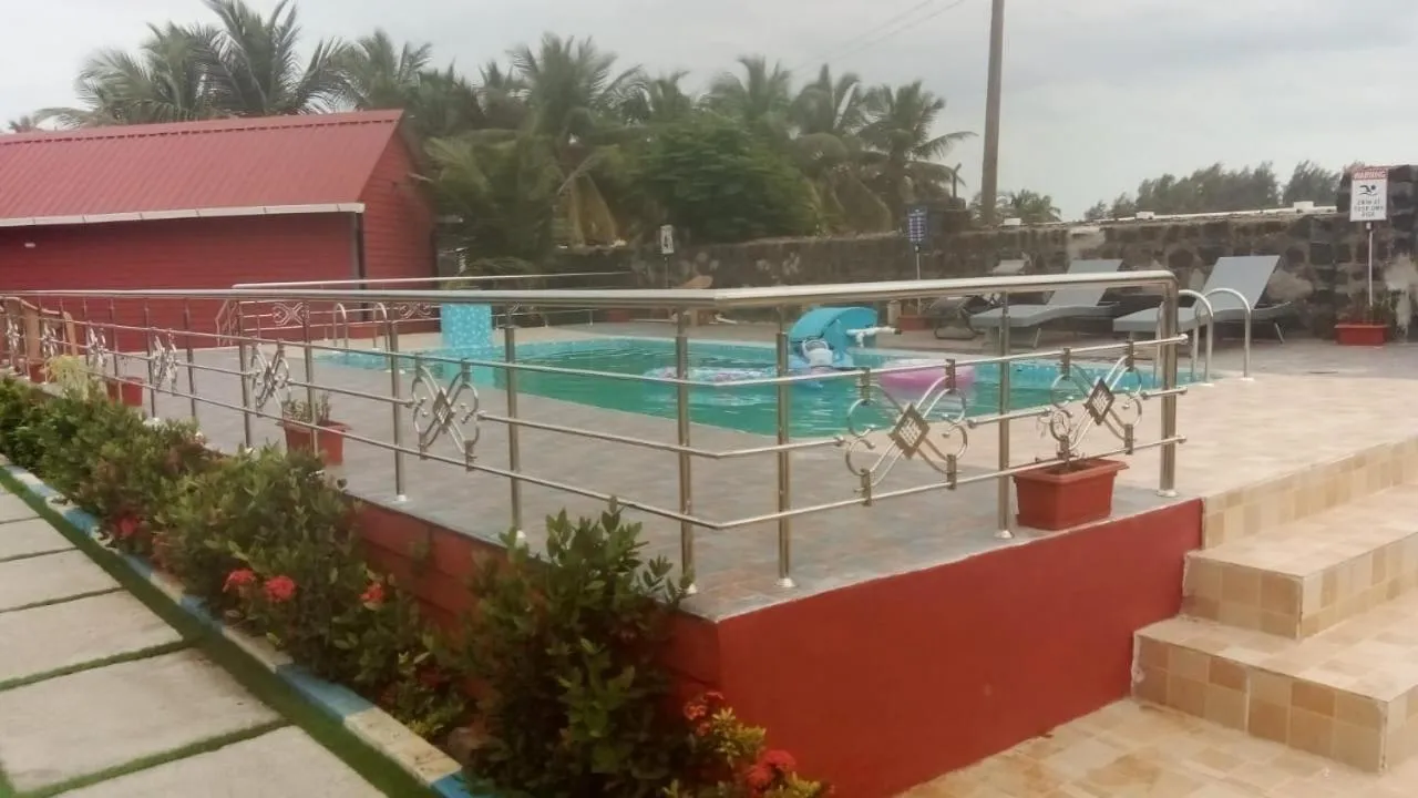 Swimming pool in Chan Beach Resort & Hotel