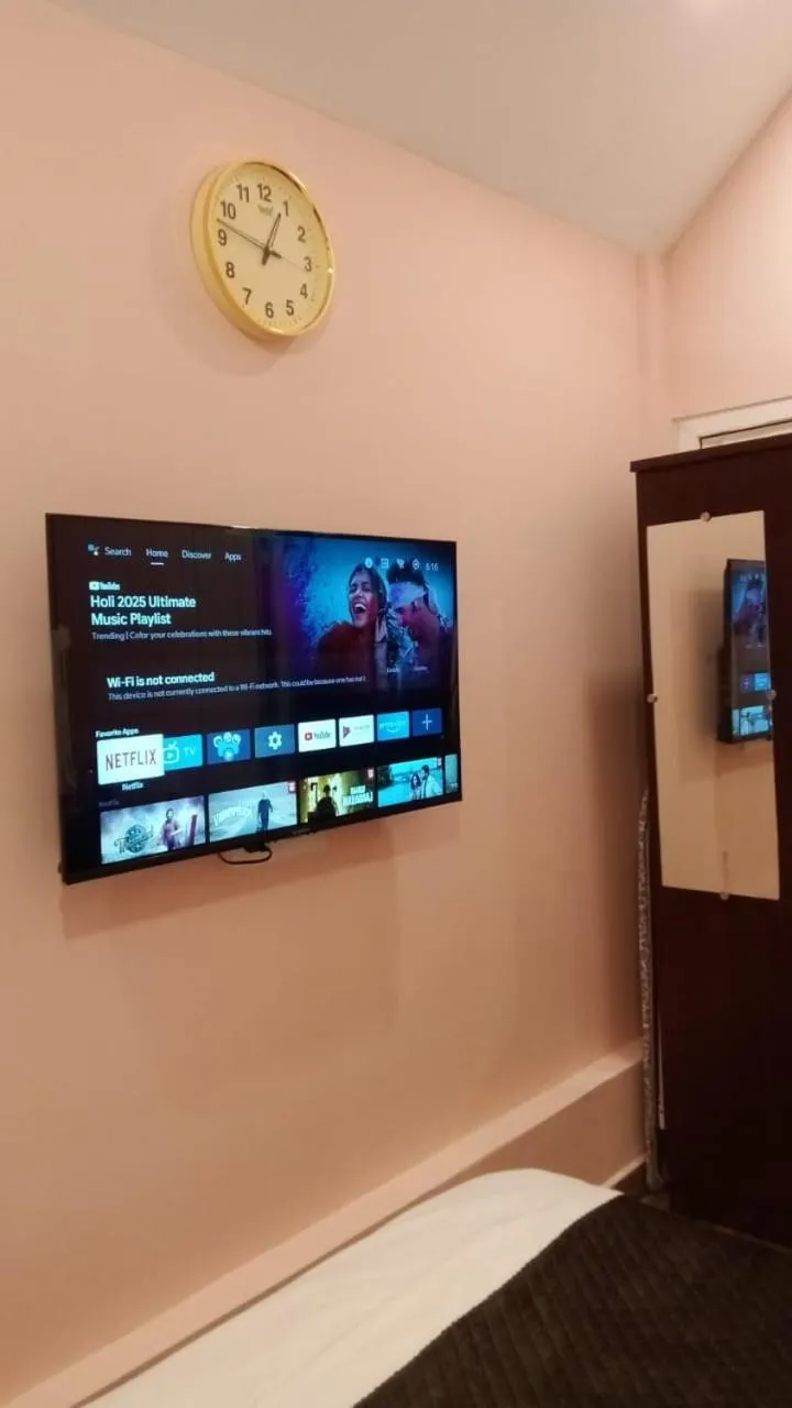 TV and multimedia in Chan Beach Resort & Hotel