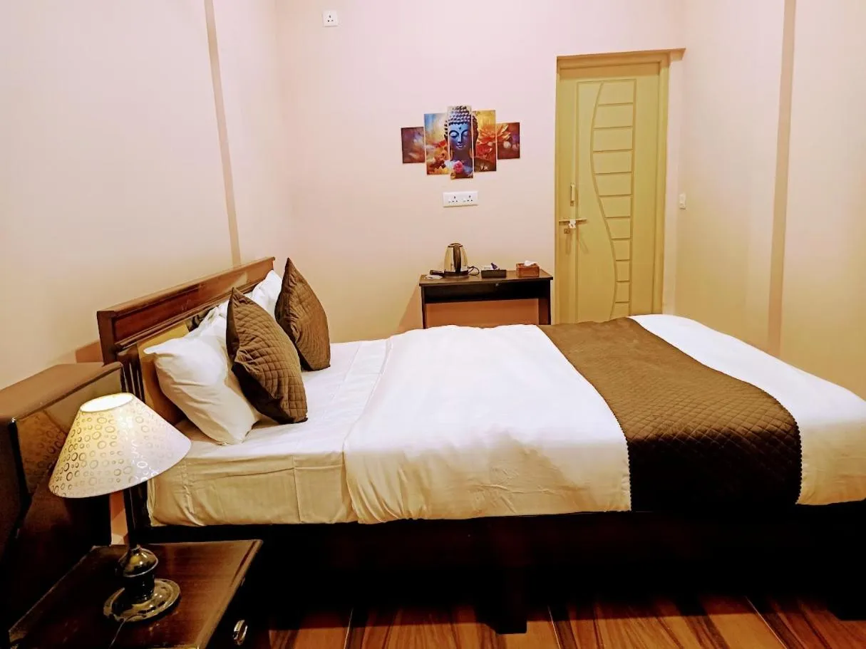 Photo of the whole room, Bed in Chan Beach Resort & Hotel