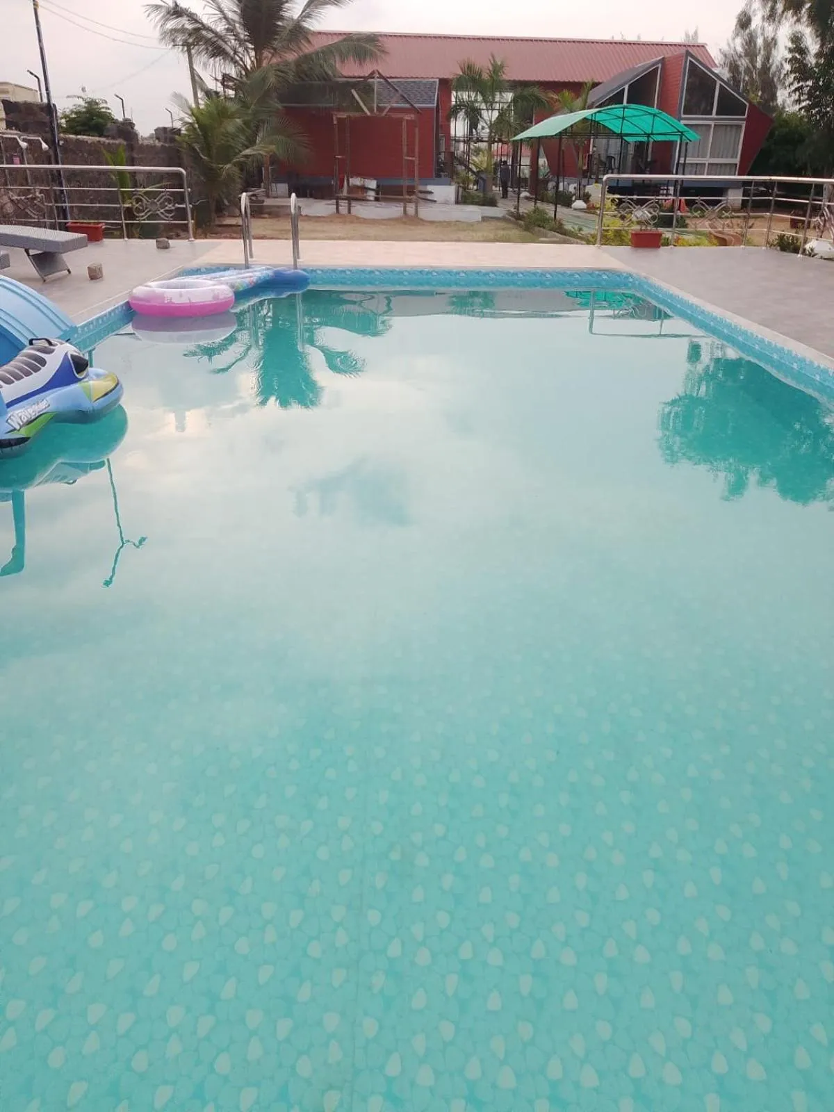 Swimming pool in Chan Beach Resort & Hotel