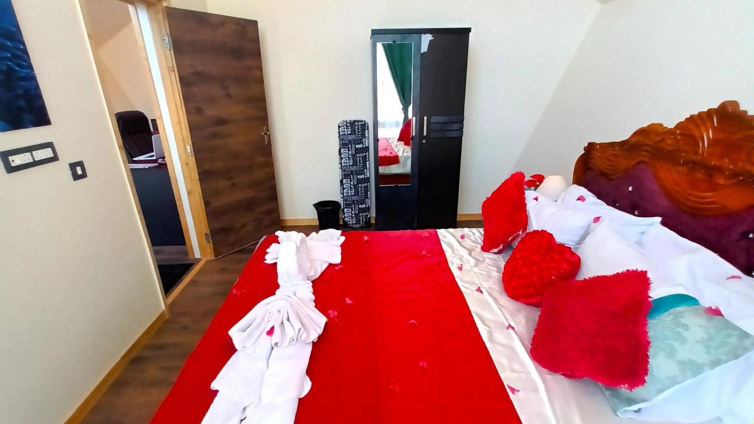 Photo of the whole room, Bed in Chan Beach Resort & Hotel