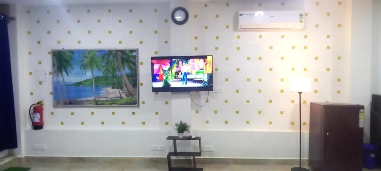 TV and multimedia in Chan Beach Resort & Hotel