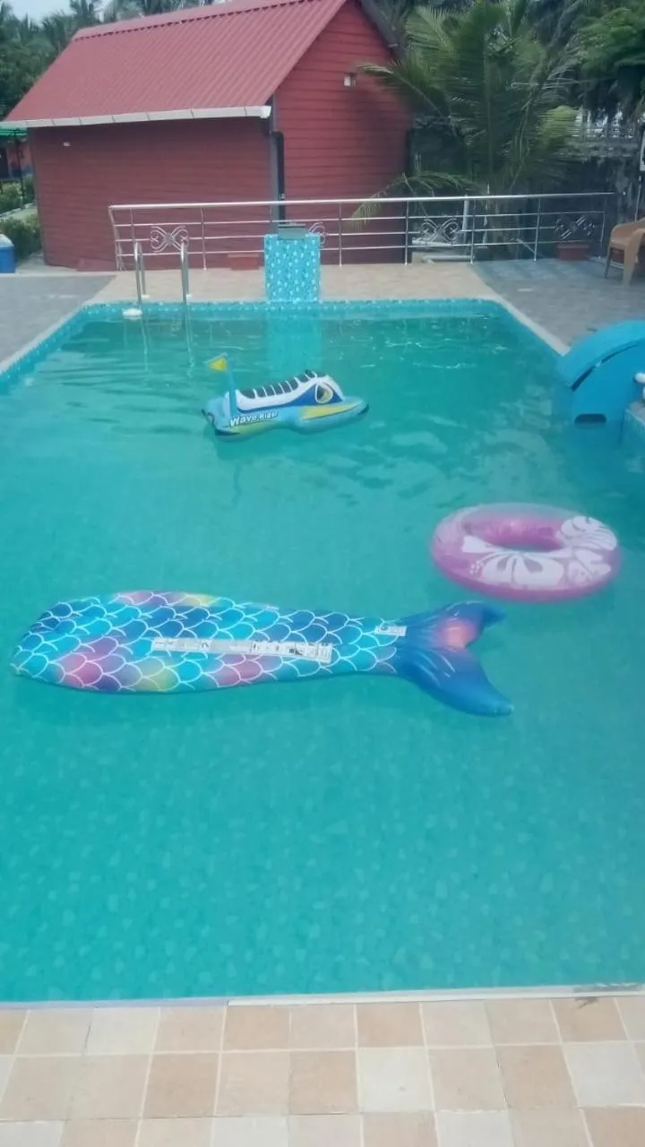 Swimming pool in Chan Beach Resort & Hotel