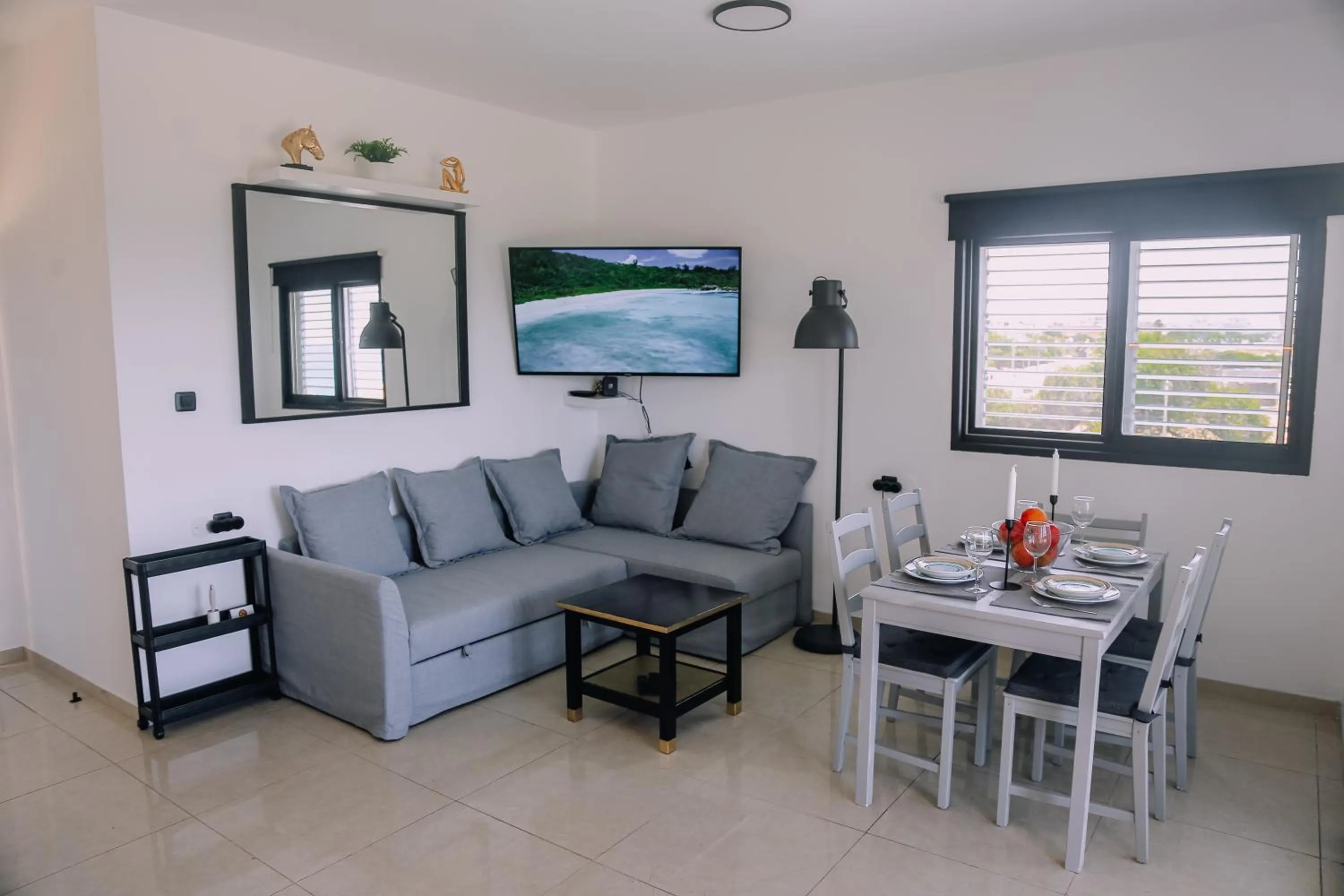 TV and multimedia in GW951 Gugel Waves Amazing Seaview Apartments