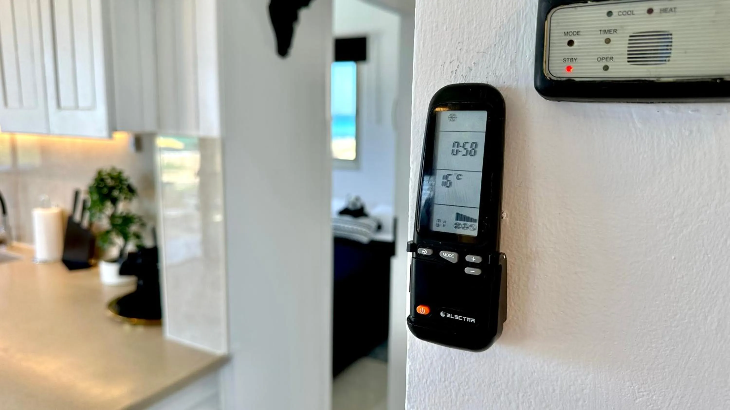 air conditioner in GW951 Gugel Waves Amazing Seaview Apartments