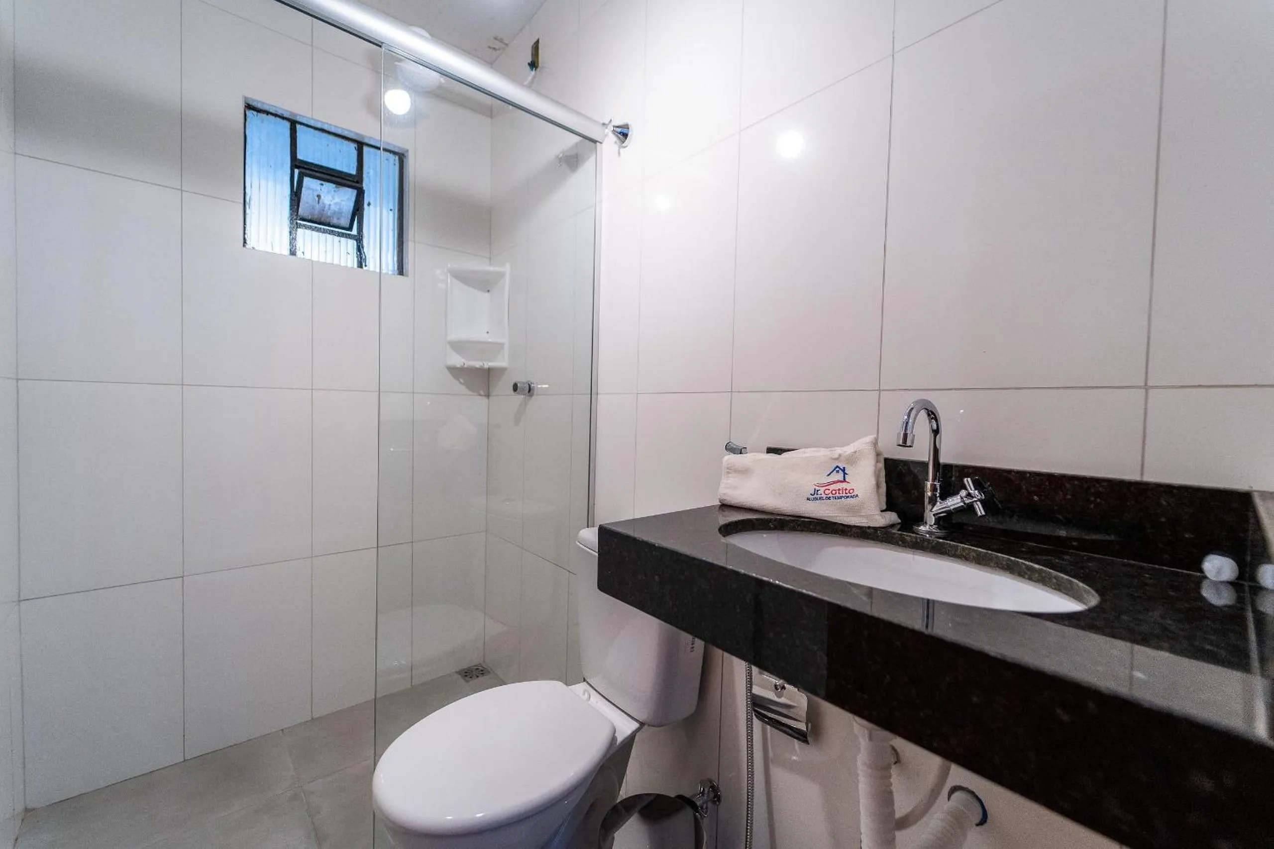 Toilet in Apartamentos 1Qto, Cozinha Completa, até 4 hospedes Jr Catito