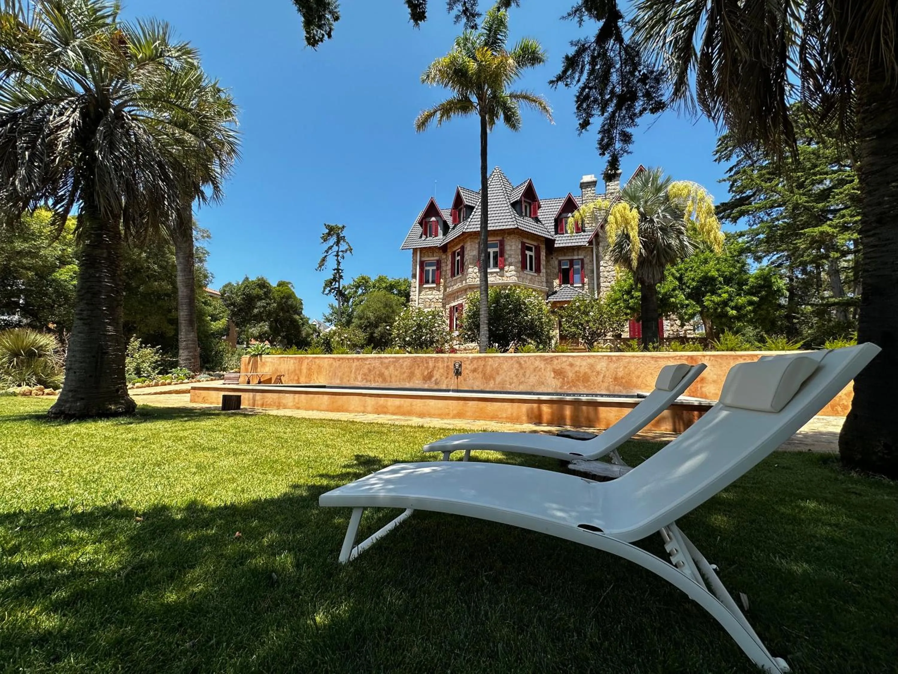 Property building in Chalet Ficalho