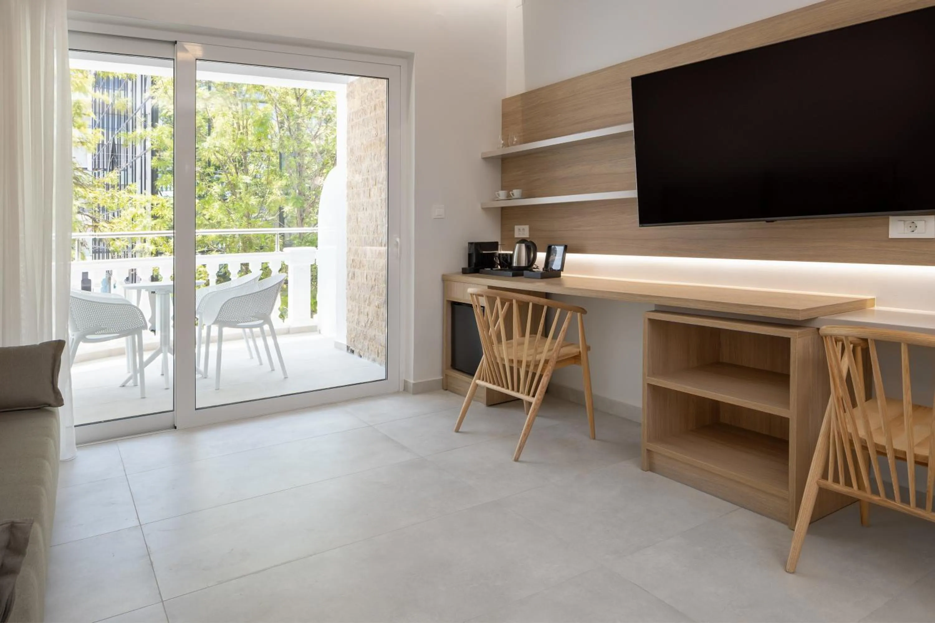 TV and multimedia in Epavli Grace Hotel