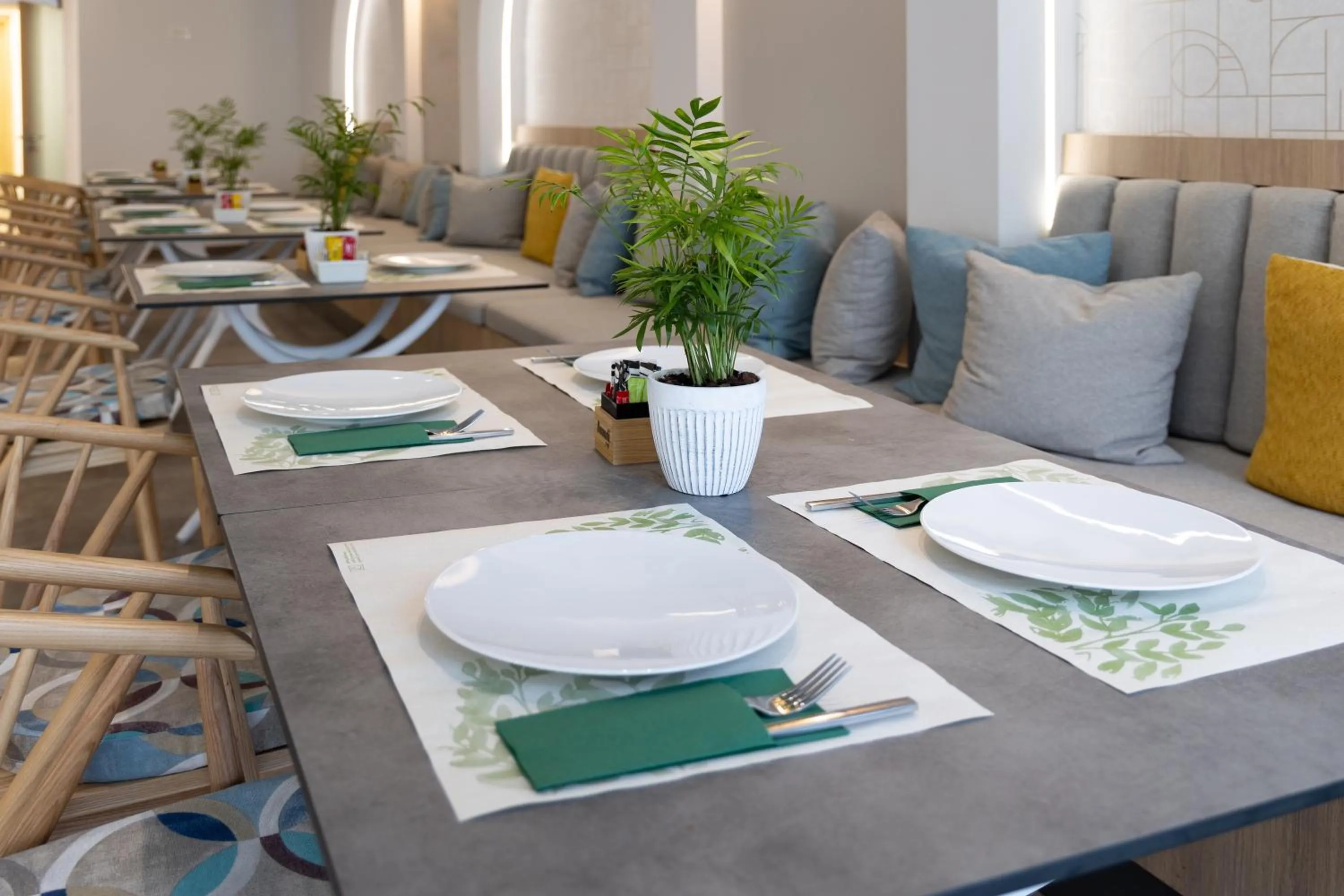 Restaurant/places to eat in Epavli Grace Hotel