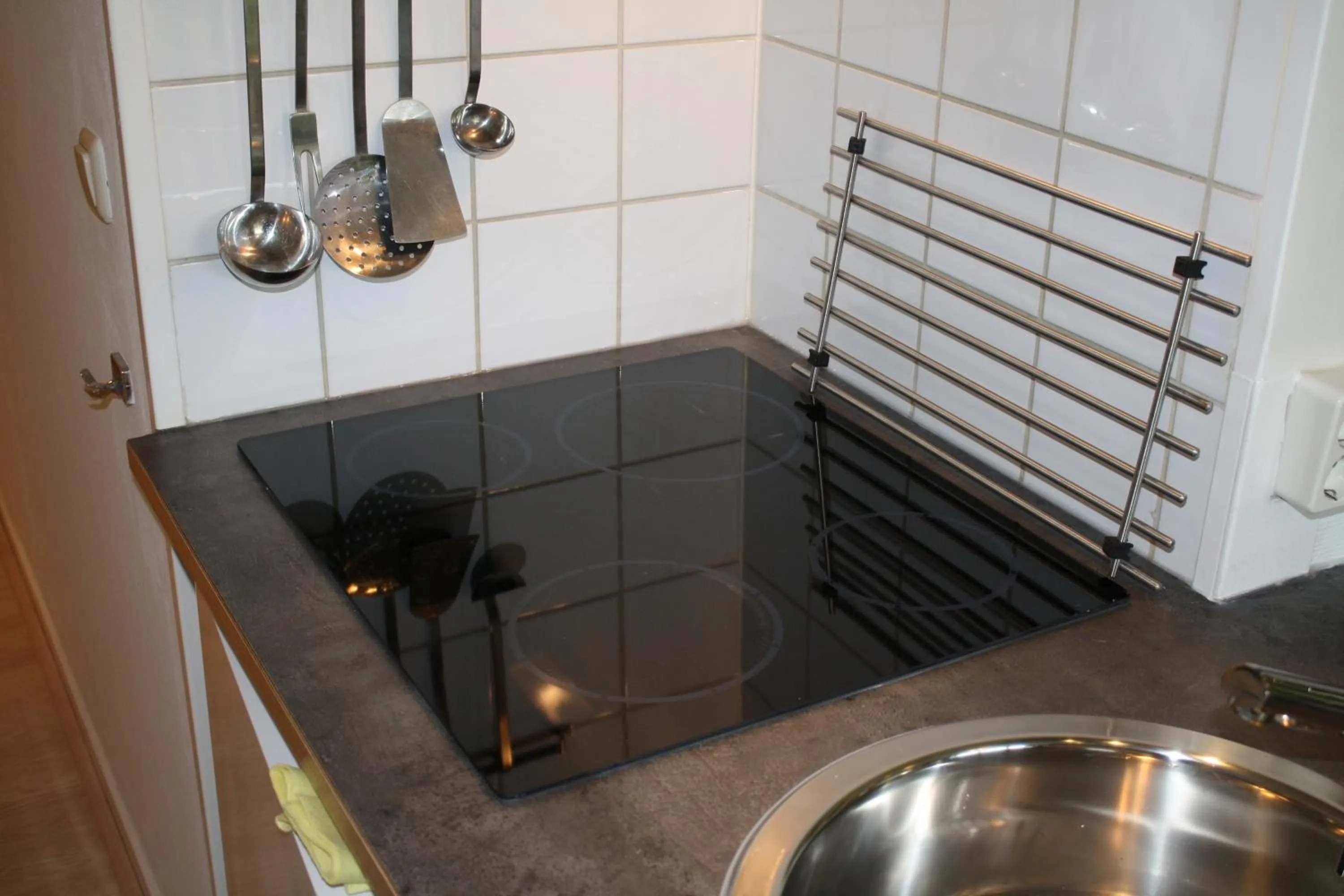 Apartment with Terrace - single occupancy in Ster-Appartement ""TIME-OUT"", met eigen KEUKEN, ZONNIG TERRAS, VERWARMD ZWEMBAD, nabij DORP, DUINEN en STRAND