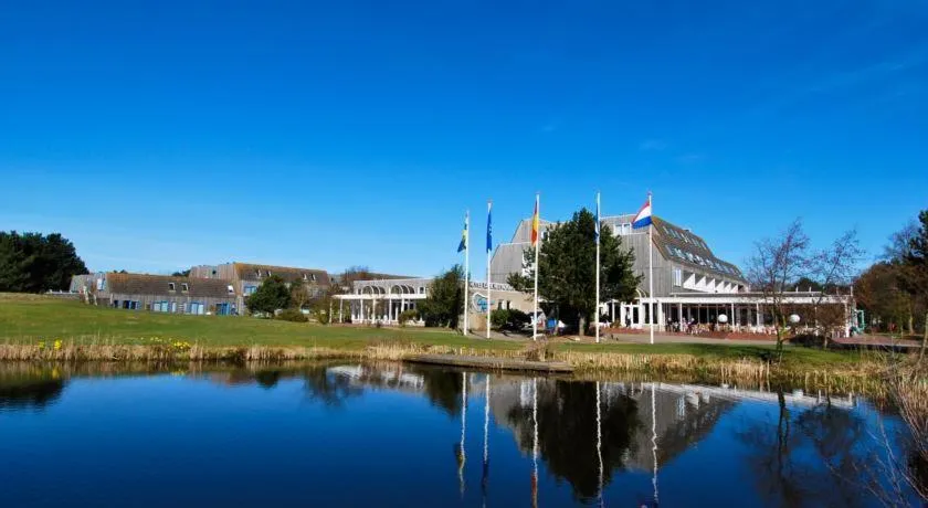 Apartment with Terrace - single occupancy in Ster-Appartement ""TIME-OUT"", met eigen KEUKEN, ZONNIG TERRAS, VERWARMD ZWEMBAD, nabij DORP, DUINEN en STRAND