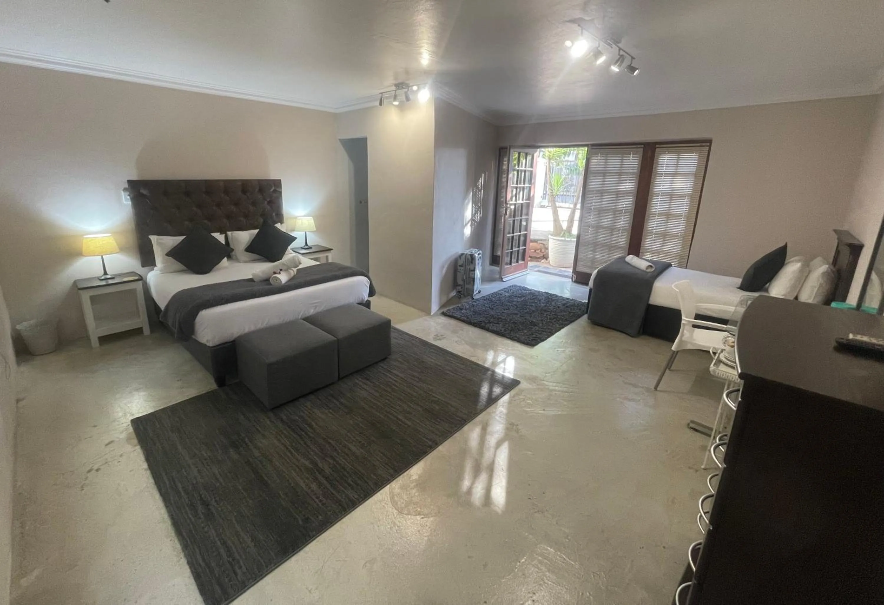 Photo of the whole room, Bed in Grants Hill Inn