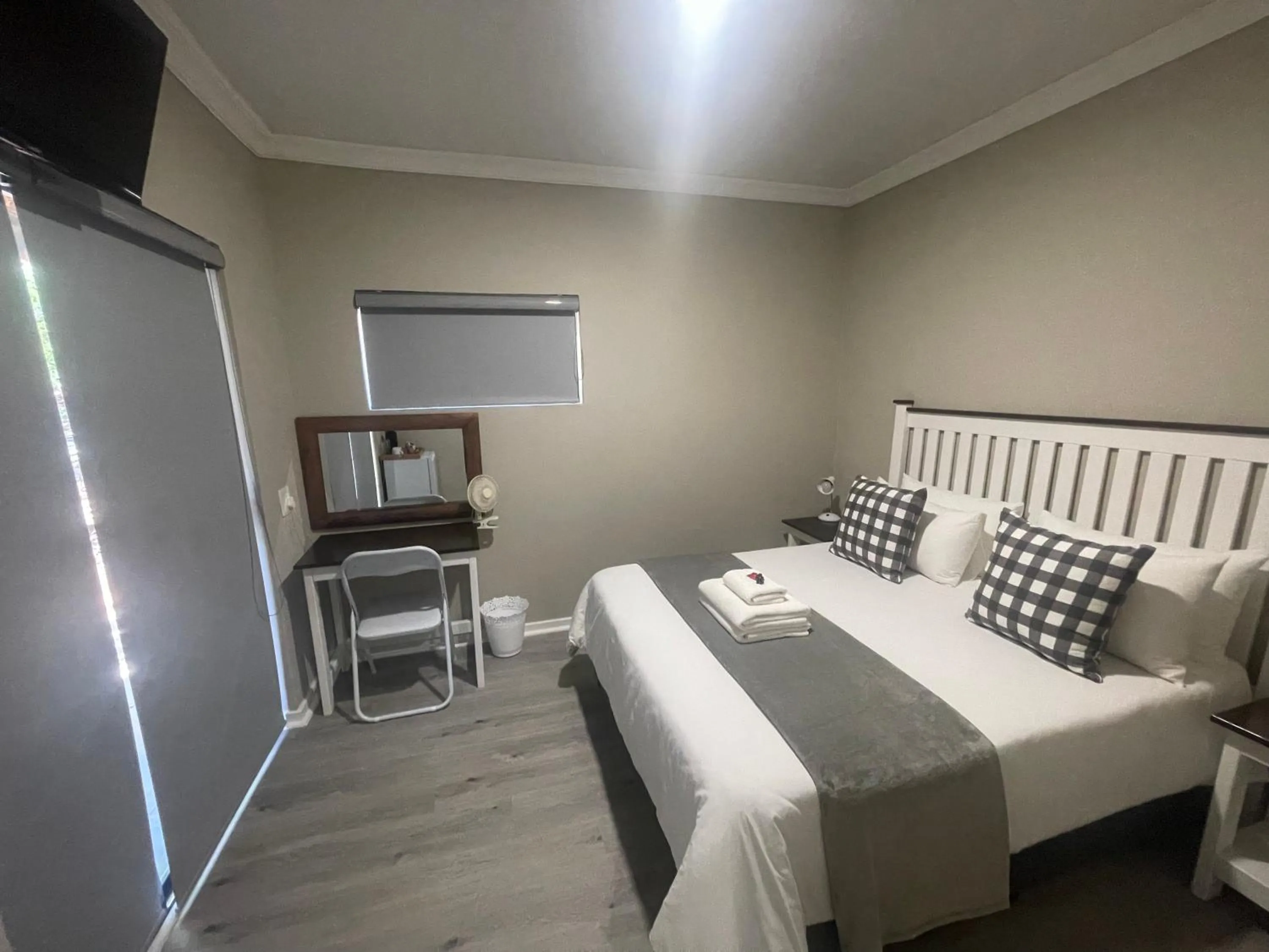 Photo of the whole room, Bed in Grants Hill Inn