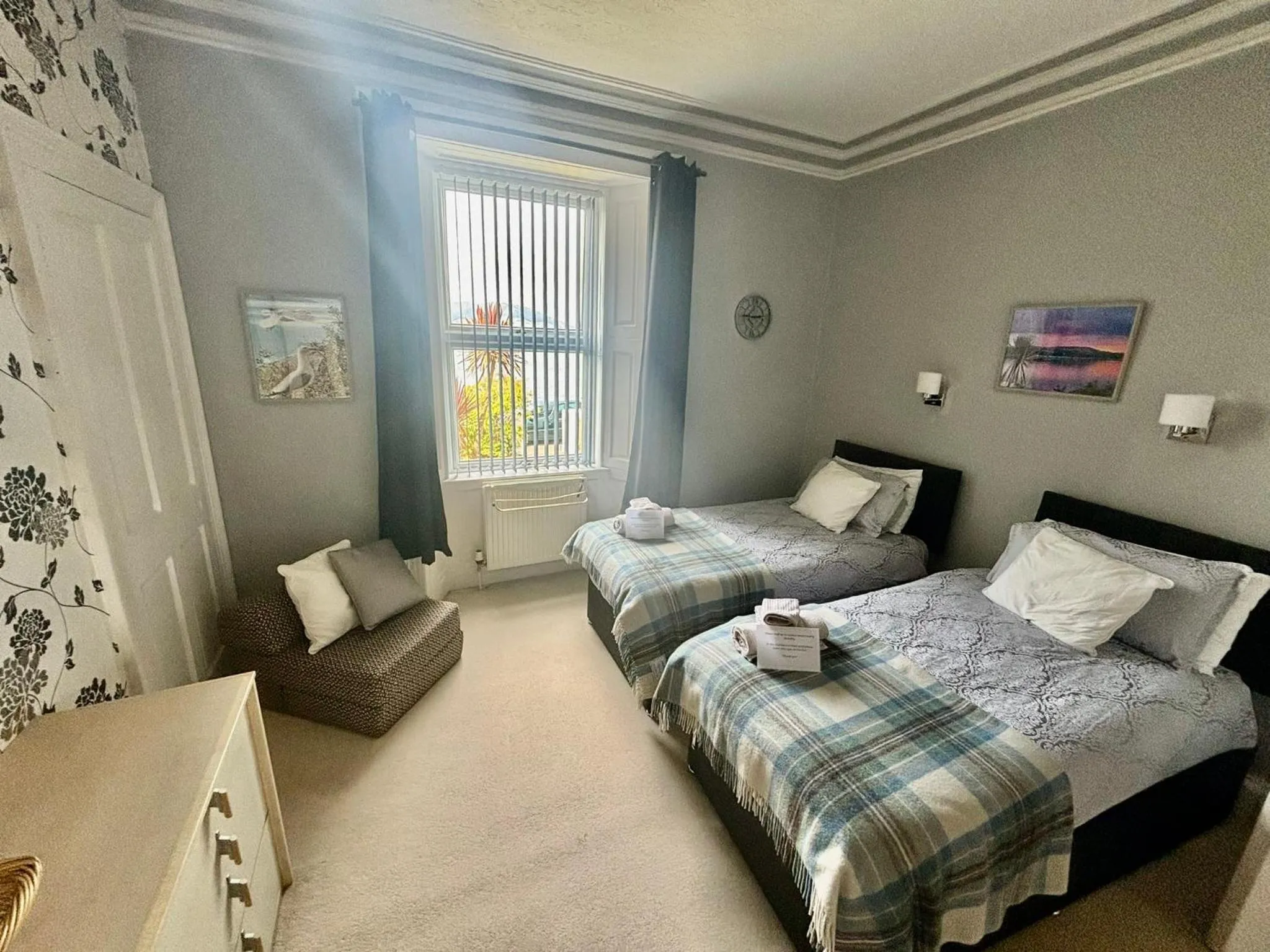 Photo of the whole room, Bed in Bayside - Breathtaking views of the Clyde