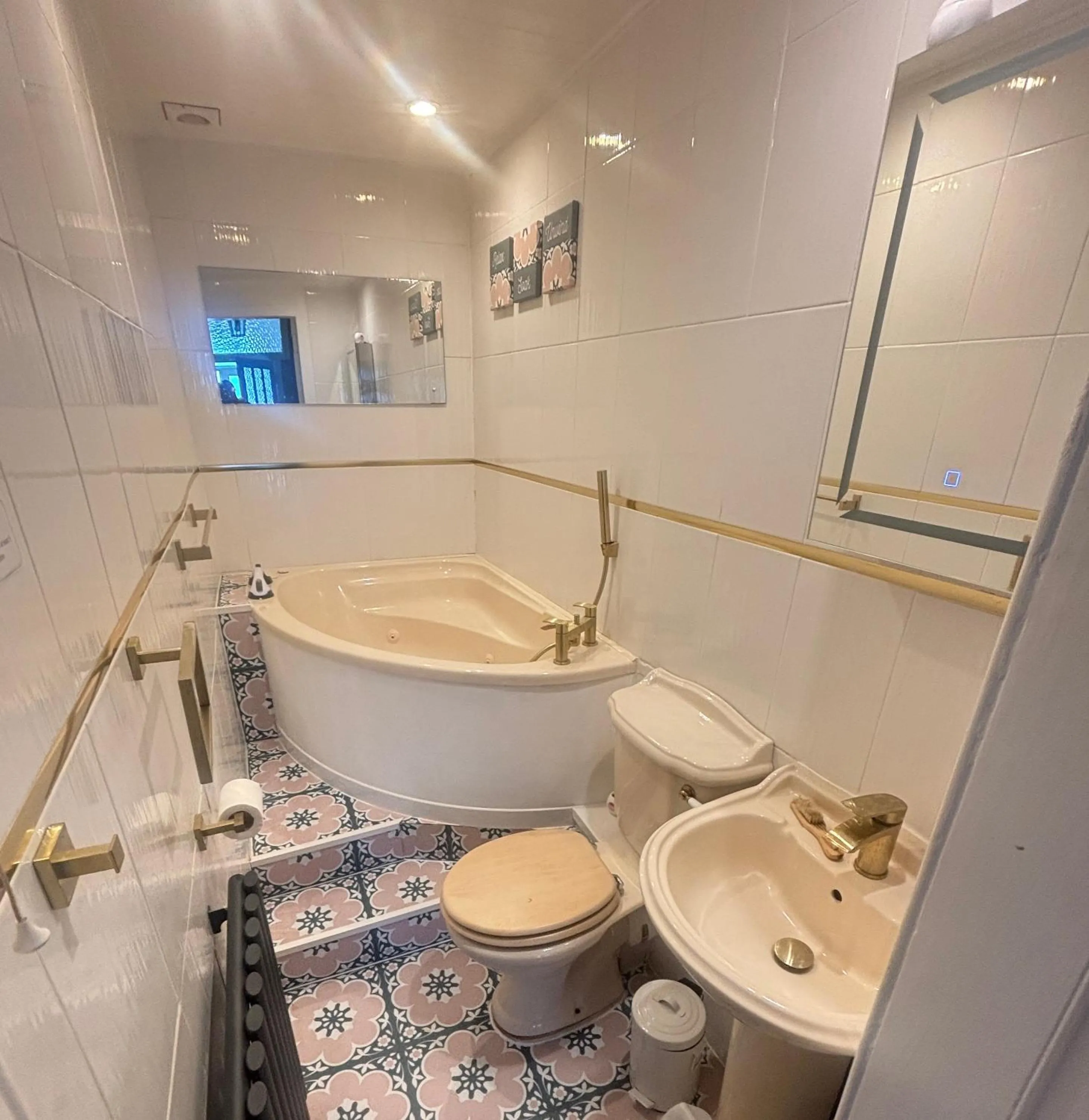 Bathroom in Bayside - Breathtaking views of the Clyde