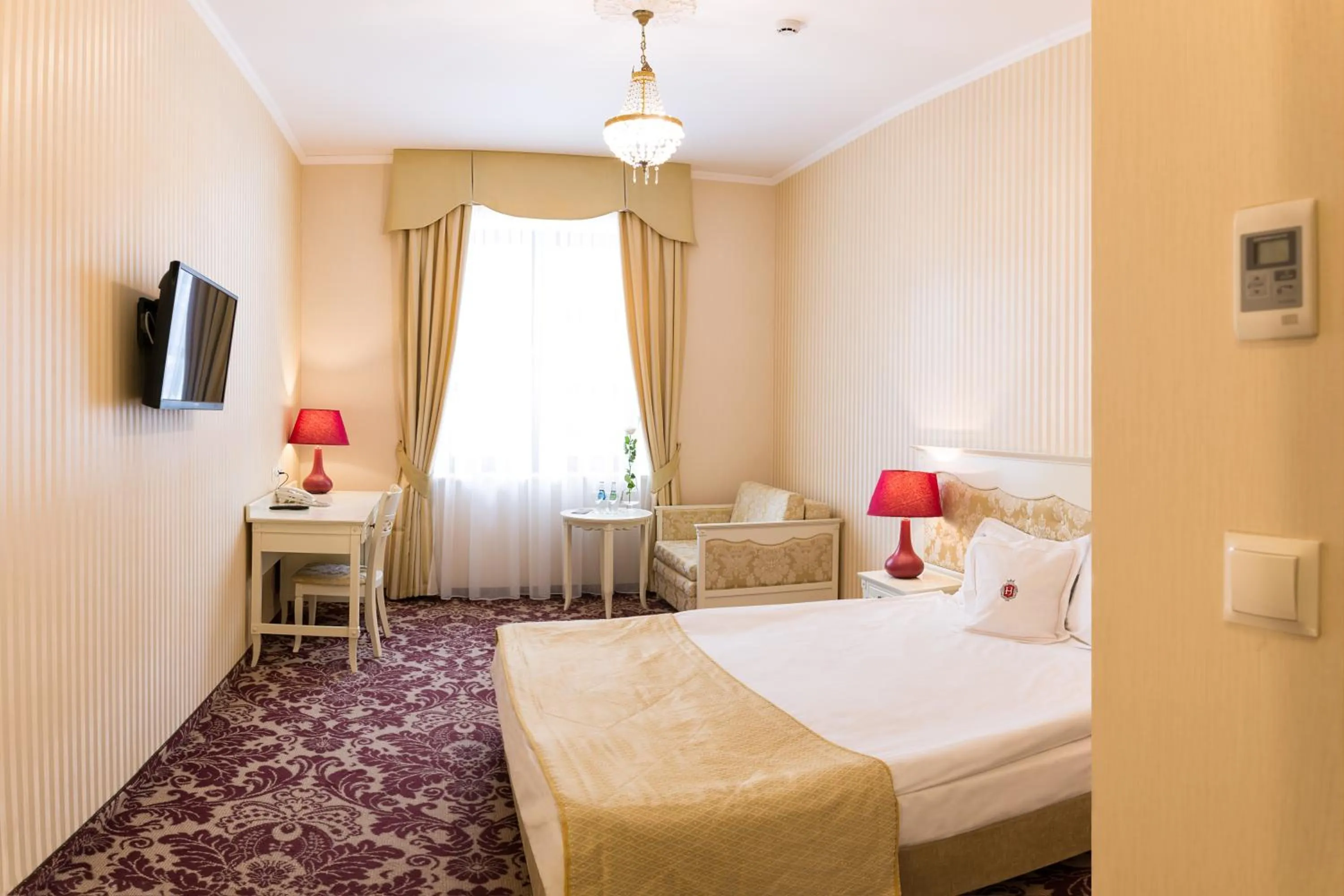 Photo of the whole room, Bed in Hotel Jarosław