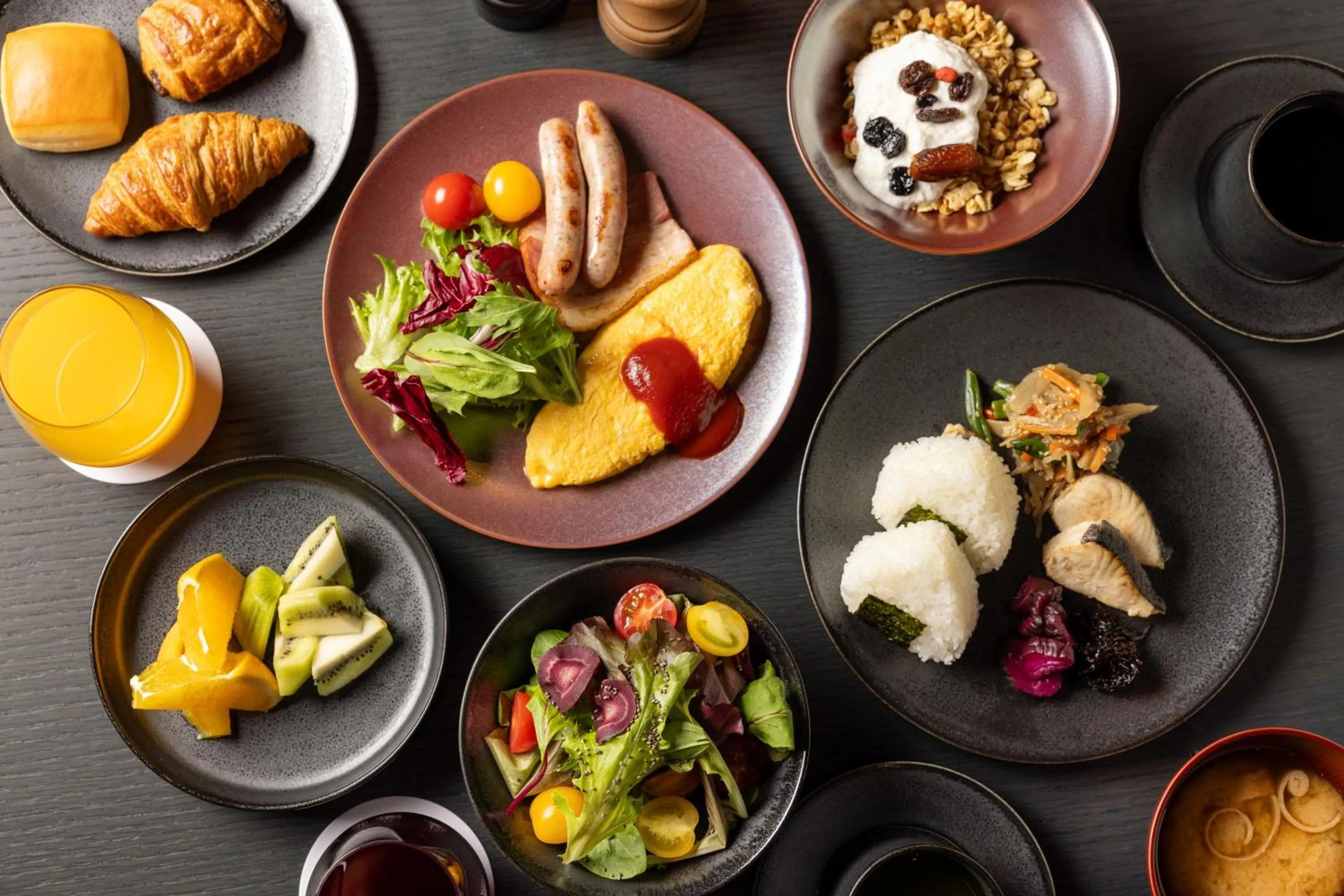 Restaurant/places to eat in Mercure Tokyo Haneda Airport