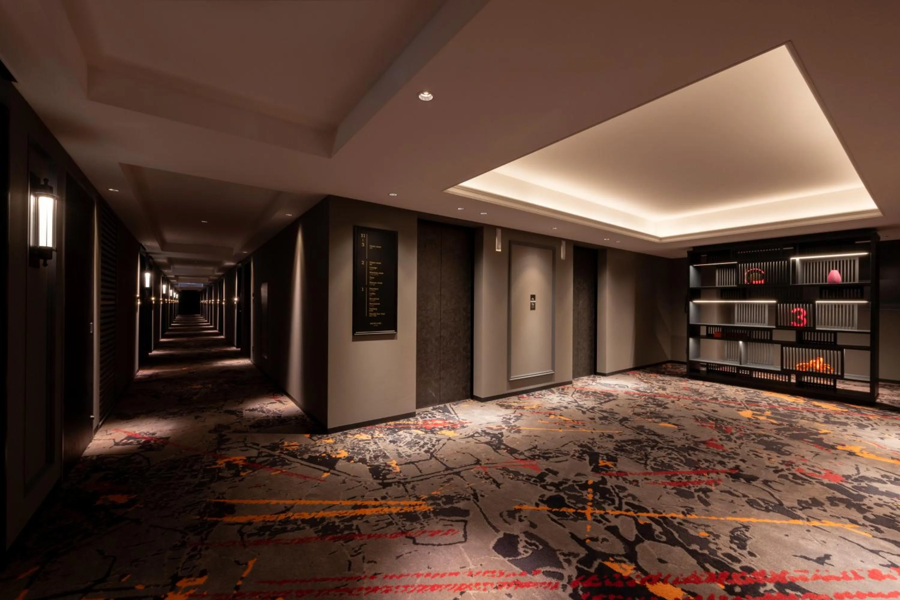 elevator, Bed in Mercure Tokyo Haneda Airport