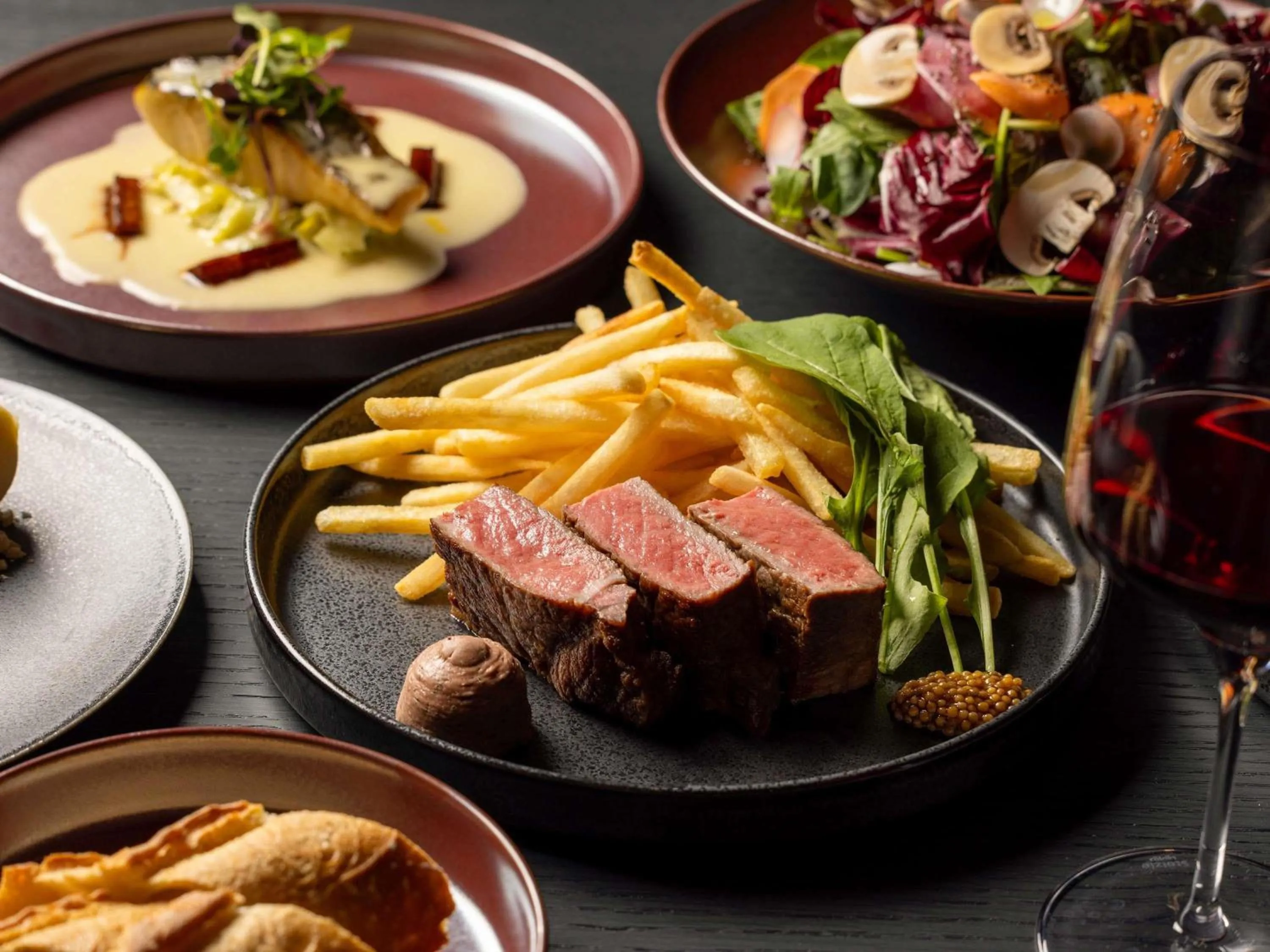 Restaurant/places to eat in Mercure Tokyo Haneda Airport