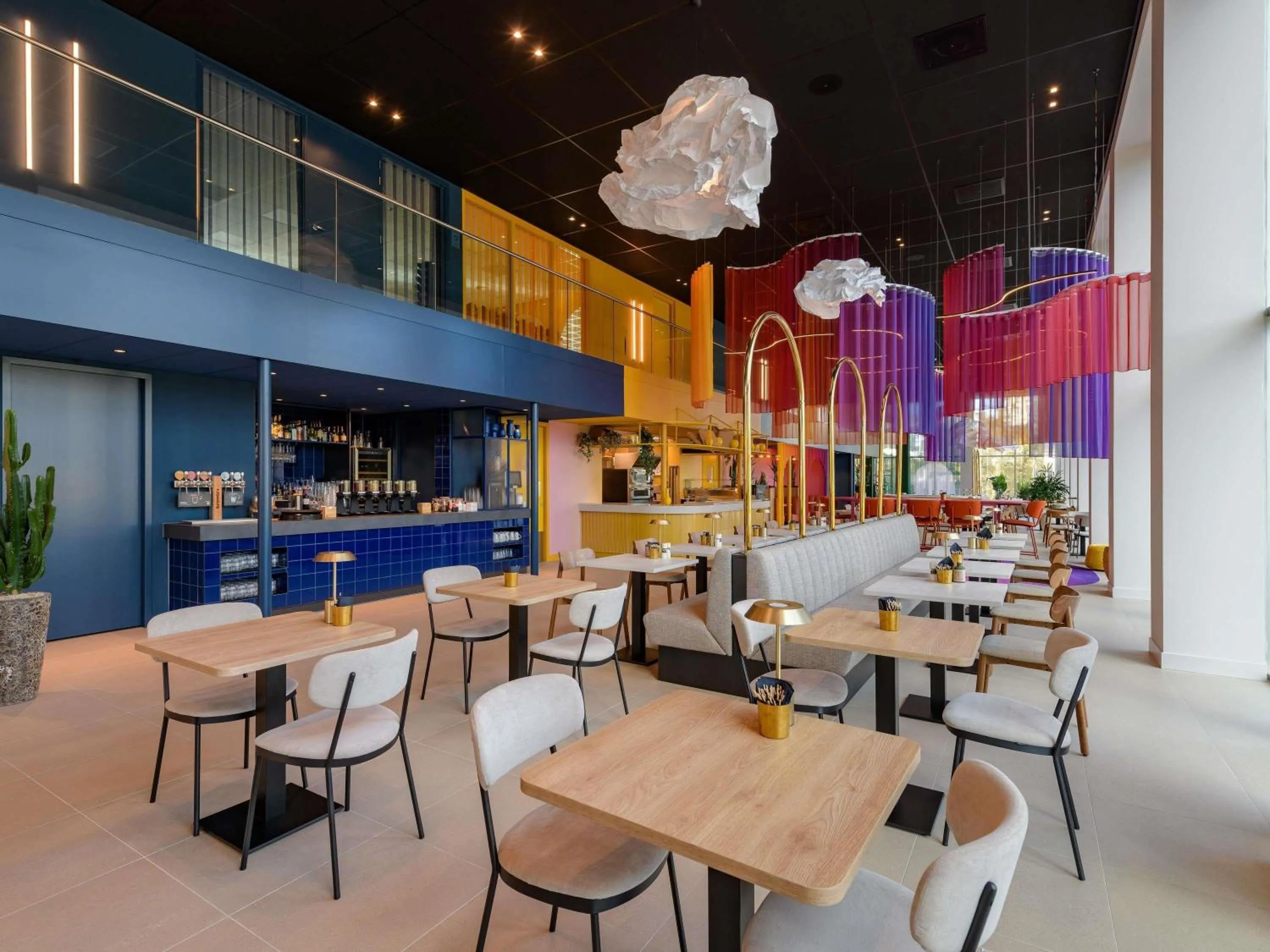 Lounge or bar in ibis Styles Rotterdam Ahoy