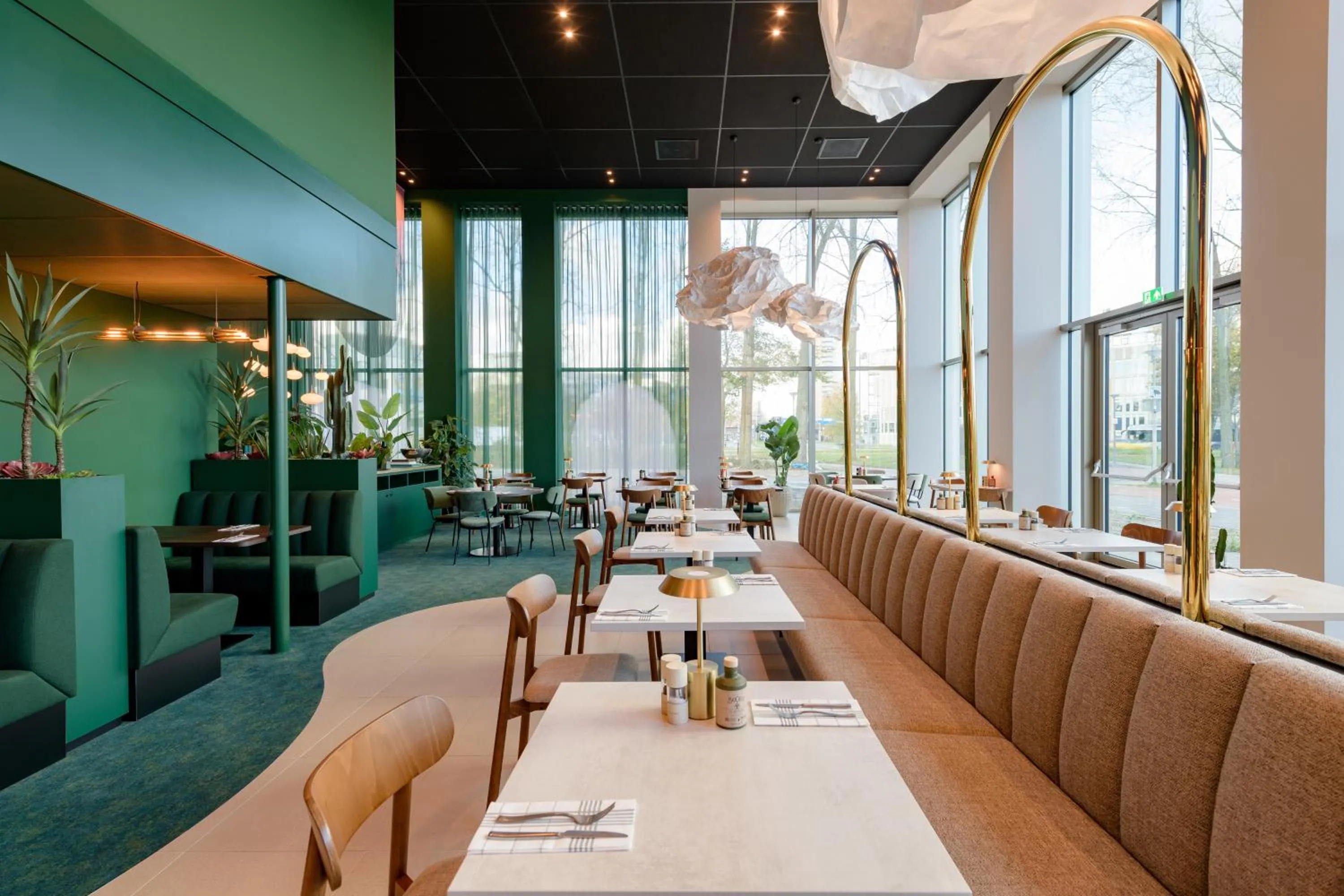 Restaurant/places to eat in ibis Styles Rotterdam Ahoy