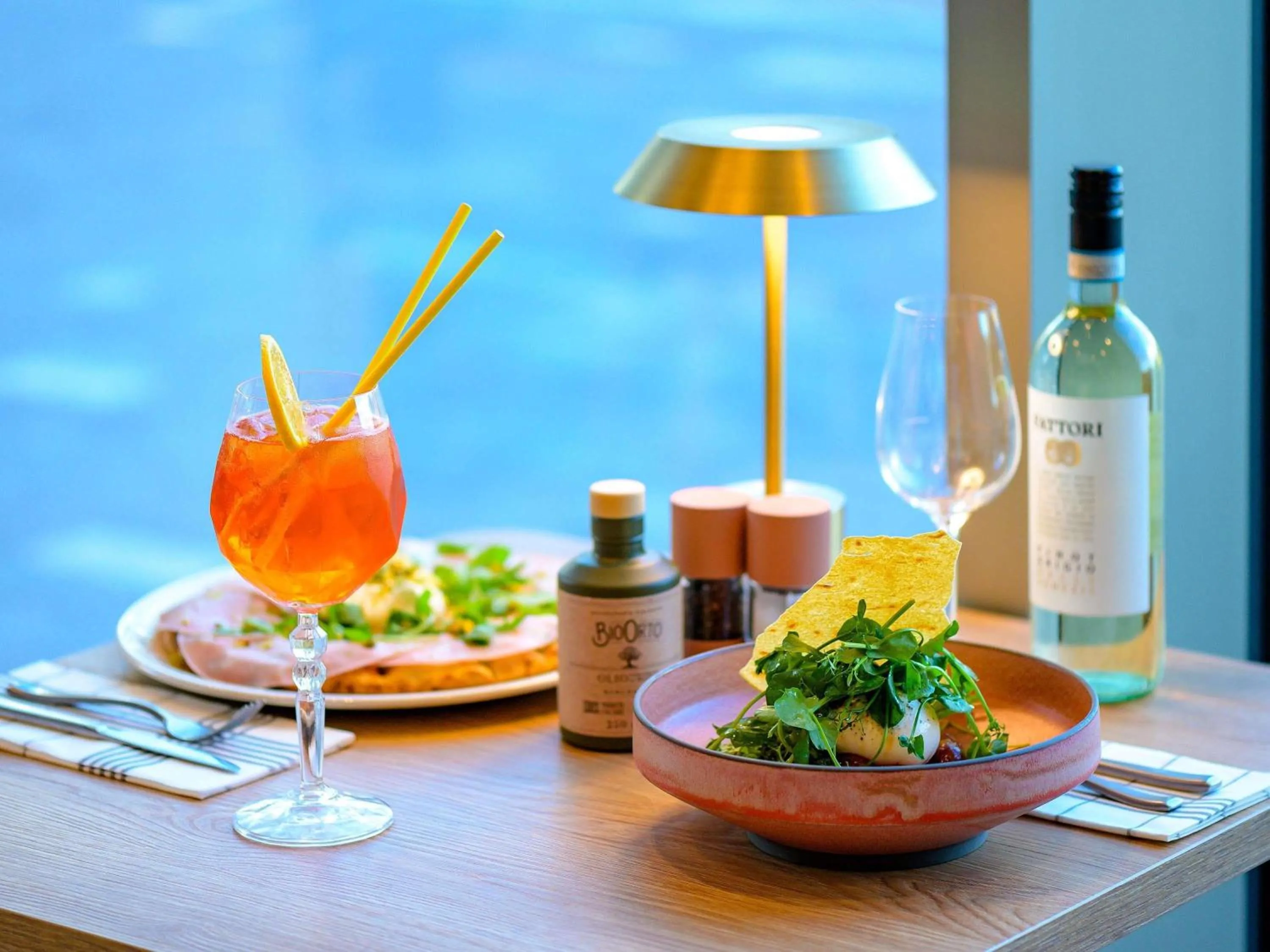 Restaurant/places to eat in ibis Styles Rotterdam Ahoy